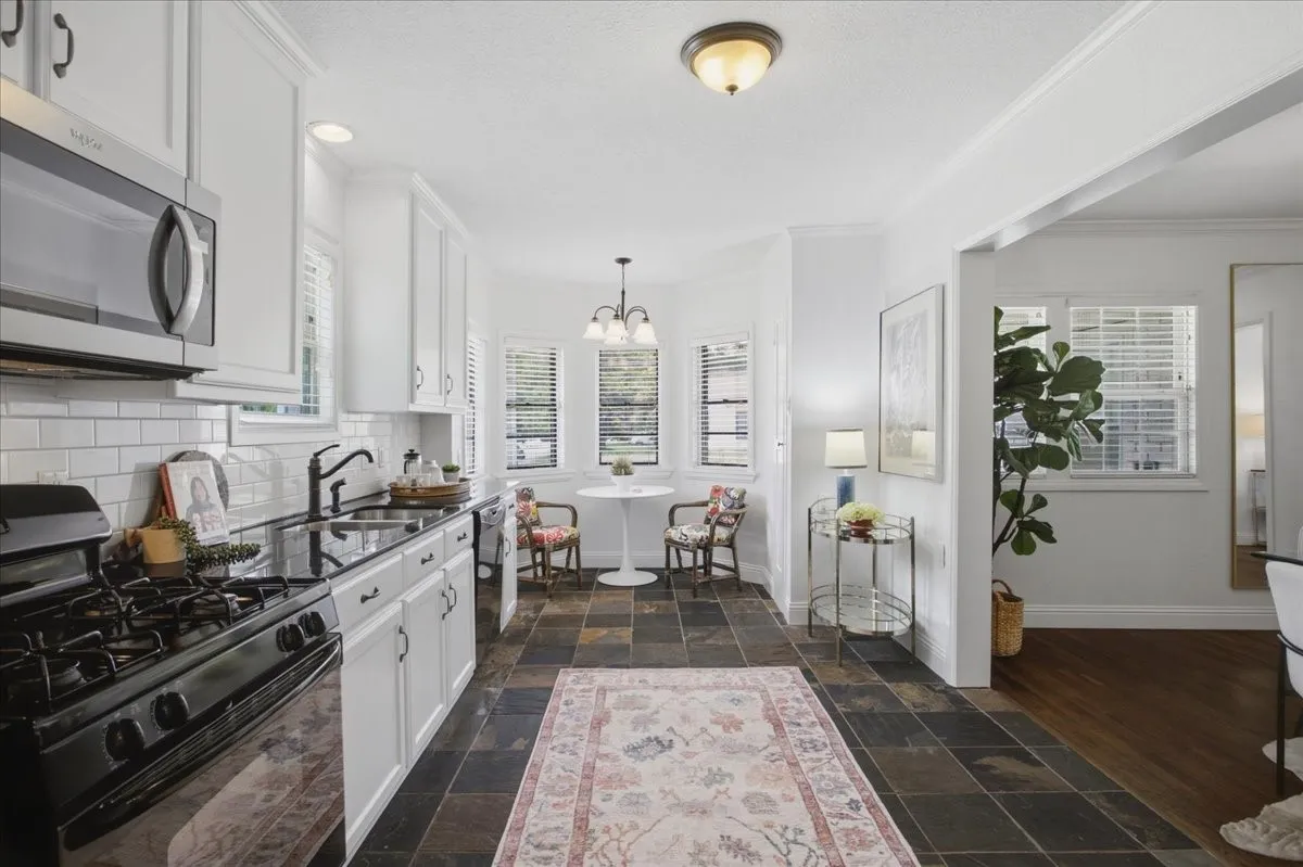 Single Family Residence For Sale in Tarrant County , 2721 Benbrook Boulevard, Fort Worth, Texas 76109, 3 Bedroom, 2 Bathroom, Garage spaces, 1,833 Sqft, built in 1939, mls#21300753, Real Estate Agent in Fort Worth, Homes For Sale in Tarrant county, Homes For Sale in Fort Worth, Realtor in Fort Worth Texas, Real Estate Brokerage Independent Realty Texas, Luminita Cordes Realtor