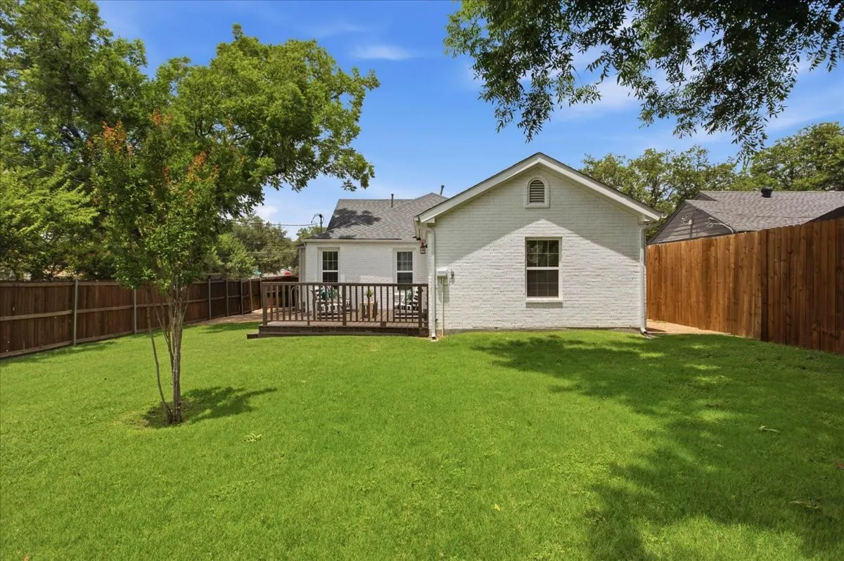 Single Family Residence For Sale in Tarrant County , 2721 Benbrook Boulevard, Fort Worth, Texas 76109, 3 Bedroom, 2 Bathroom, Garage spaces, 1,833 Sqft, built in 1939, mls#21300753, Real Estate Agent in Fort Worth, Homes For Sale in Tarrant county, Homes For Sale in Fort Worth, Realtor in Fort Worth Texas, Real Estate Brokerage Independent Realty Texas, Luminita Cordes Realtor