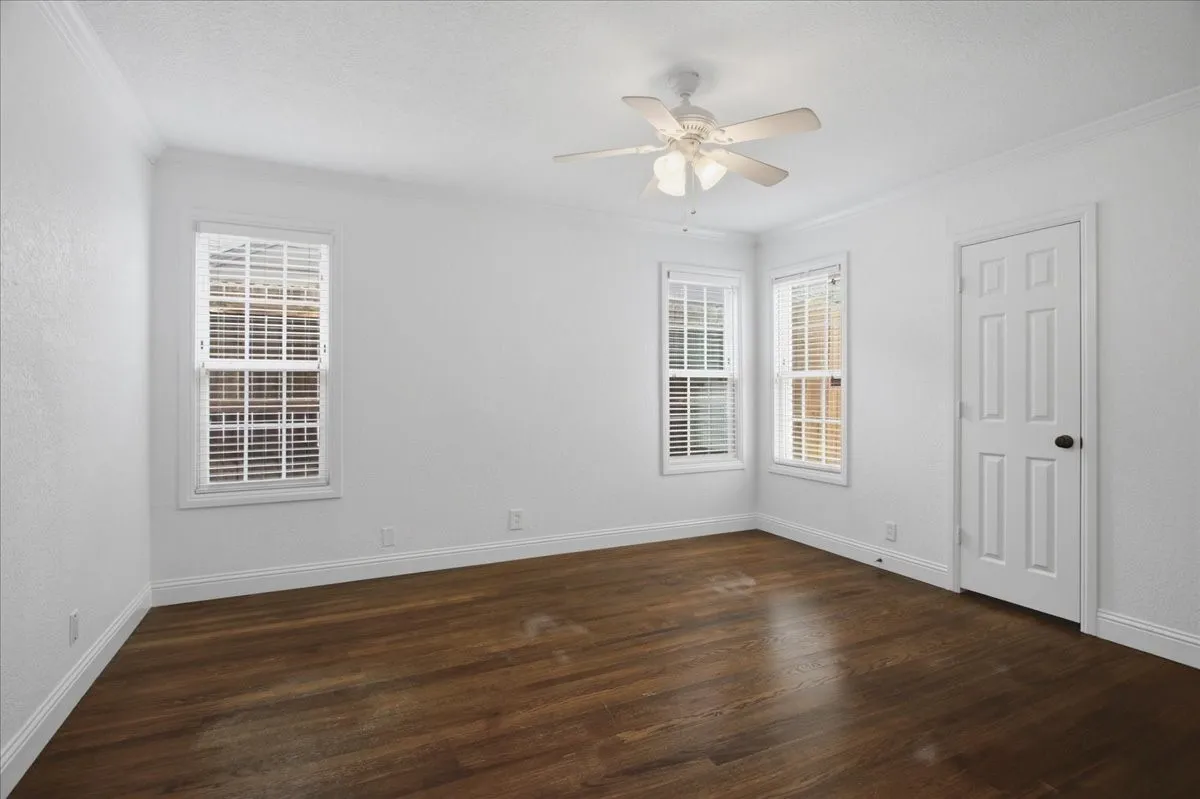 Single Family Residence For Sale in Tarrant County , 2721 Benbrook Boulevard, Fort Worth, Texas 76109, 3 Bedroom, 2 Bathroom, Garage spaces, 1,833 Sqft, built in 1939, mls#21300753, Real Estate Agent in Fort Worth, Homes For Sale in Tarrant county, Homes For Sale in Fort Worth, Realtor in Fort Worth Texas, Real Estate Brokerage Independent Realty Texas, Luminita Cordes Realtor