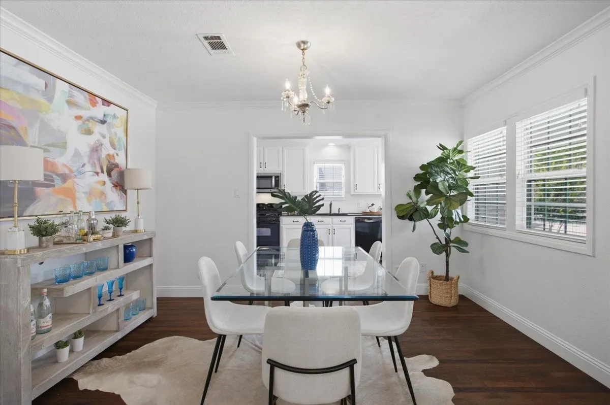 Single Family Residence For Sale in Tarrant County , 2721 Benbrook Boulevard, Fort Worth, Texas 76109, 3 Bedroom, 2 Bathroom, Garage spaces, 1,833 Sqft, built in 1939, mls#21300753, Real Estate Agent in Fort Worth, Homes For Sale in Tarrant county, Homes For Sale in Fort Worth, Realtor in Fort Worth Texas, Real Estate Brokerage Independent Realty Texas, Luminita Cordes Realtor