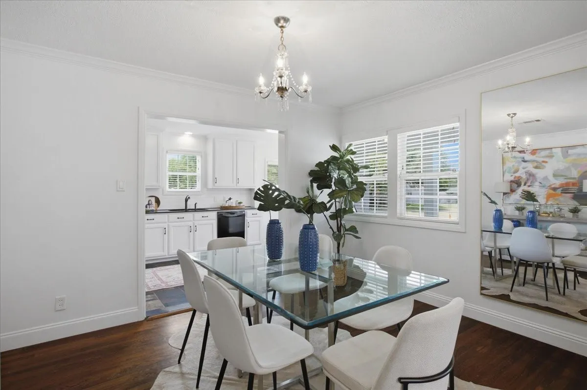 Single Family Residence For Sale in Tarrant County , 2721 Benbrook Boulevard, Fort Worth, Texas 76109, 3 Bedroom, 2 Bathroom, Garage spaces, 1,833 Sqft, built in 1939, mls#21300753, Real Estate Agent in Fort Worth, Homes For Sale in Tarrant county, Homes For Sale in Fort Worth, Realtor in Fort Worth Texas, Real Estate Brokerage Independent Realty Texas, Luminita Cordes Realtor