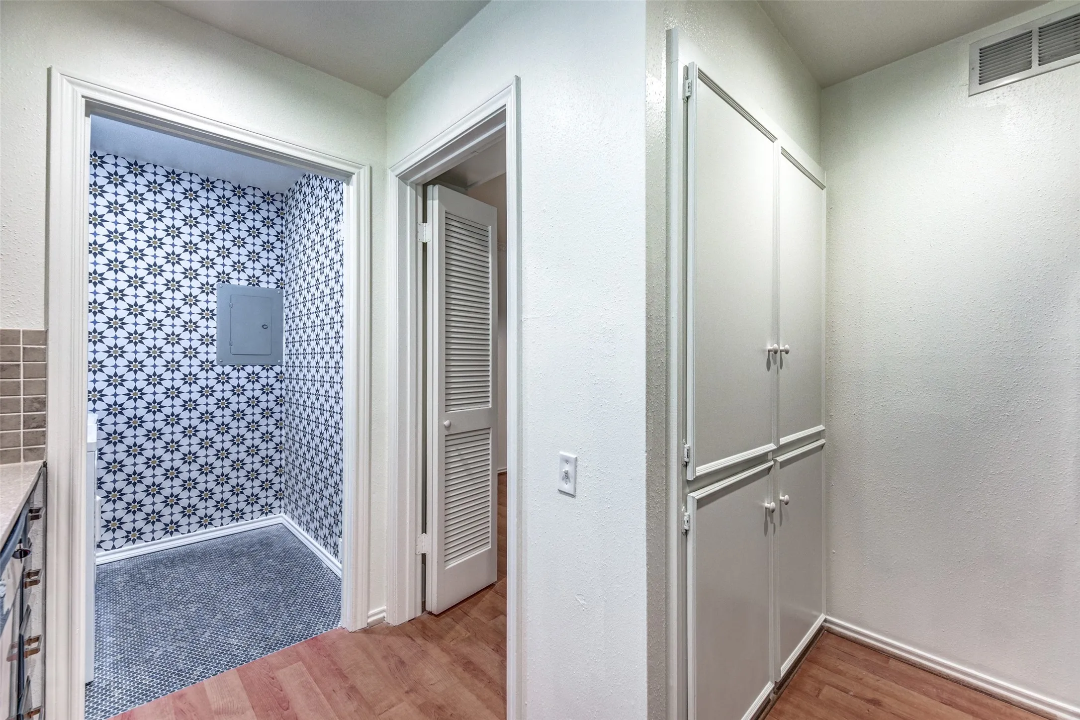 Condominium For Rent in Dallas County , 3212 Daniel Avenue D, University Park, Texas 75205, 2 Bedroom, 2 Bathroom, Garage spaces, 1,190 Sqft, built in 1971, Price $2,495, mls#21302584, Real Estate Agent in University Park, Homes For Rent in Dallas county, Homes For Rent in University Park, Realtor in University Park Texas, Real Estate Brokerage Independent Realty Texas, Luminita Cordes Realtor