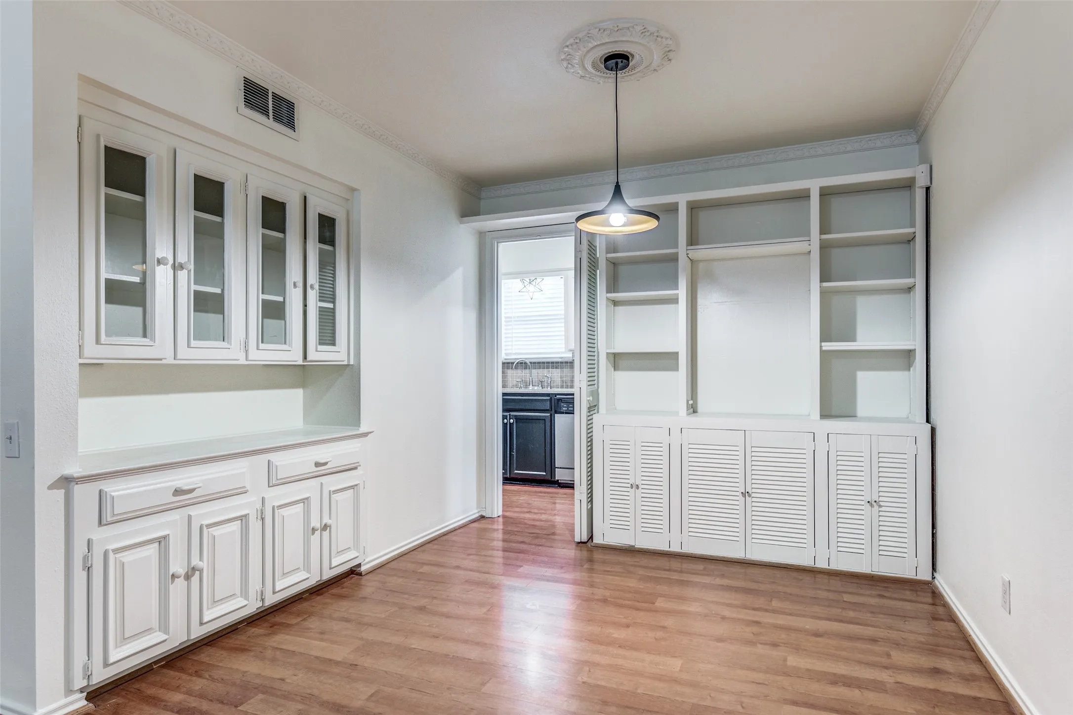 Condominium For Rent in Dallas County , 3212 Daniel Avenue D, University Park, Texas 75205, 2 Bedroom, 2 Bathroom, Garage spaces, 1,190 Sqft, built in 1971, Price $2,495, mls#21302584, Real Estate Agent in University Park, Homes For Rent in Dallas county, Homes For Rent in University Park, Realtor in University Park Texas, Real Estate Brokerage Independent Realty Texas, Luminita Cordes Realtor