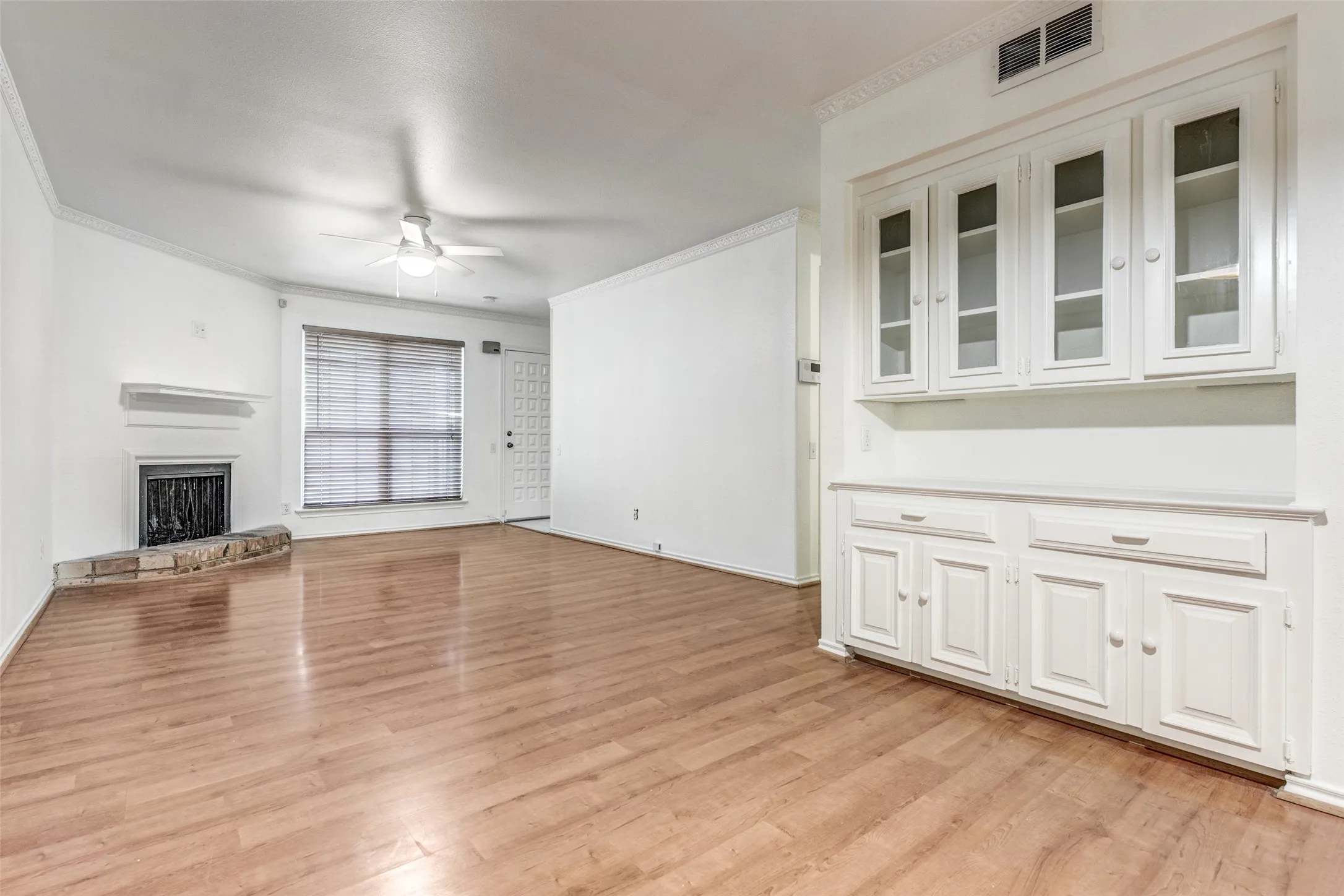 Condominium For Rent in Dallas County , 3212 Daniel Avenue D, University Park, Texas 75205, 2 Bedroom, 2 Bathroom, Garage spaces, 1,190 Sqft, built in 1971, Price $2,495, mls#21302584, Real Estate Agent in University Park, Homes For Rent in Dallas county, Homes For Rent in University Park, Realtor in University Park Texas, Real Estate Brokerage Independent Realty Texas, Luminita Cordes Realtor