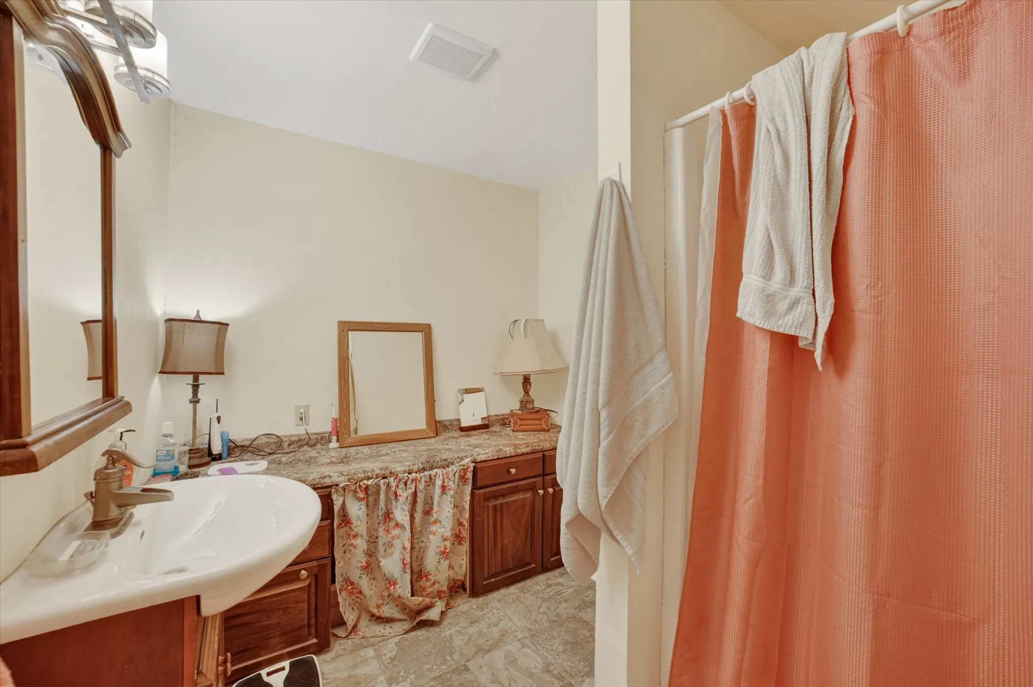 Single Family Residence For Sale in Hunt County , 8088 Telegraph Road, Quinlan, Texas 75474, 3 Bedroom, 2 Bathroom, 2 Garage spaces, 1,500 Sqft, built in 2019, mls#21300891, Real Estate Agent in Quinlan, Homes For Sale in Hunt county, Homes For Sale in Quinlan, Realtor in Quinlan Texas, Real Estate Brokerage Independent Realty Texas, Luminita Cordes Realtor
