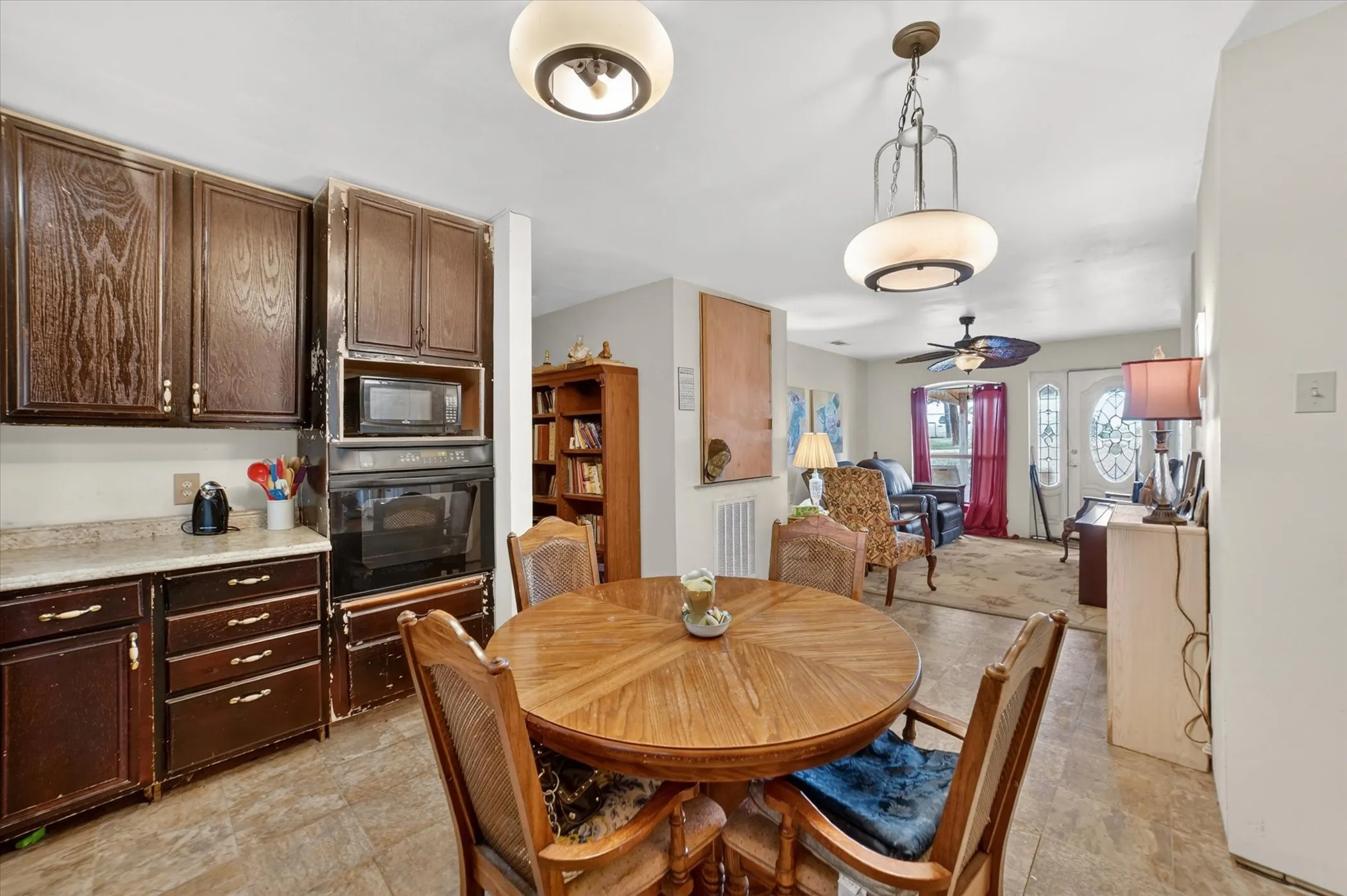 Single Family Residence For Sale in Hunt County , 8088 Telegraph Road, Quinlan, Texas 75474, 3 Bedroom, 2 Bathroom, 2 Garage spaces, 1,500 Sqft, built in 2019, mls#21300891, Real Estate Agent in Quinlan, Homes For Sale in Hunt county, Homes For Sale in Quinlan, Realtor in Quinlan Texas, Real Estate Brokerage Independent Realty Texas, Luminita Cordes Realtor