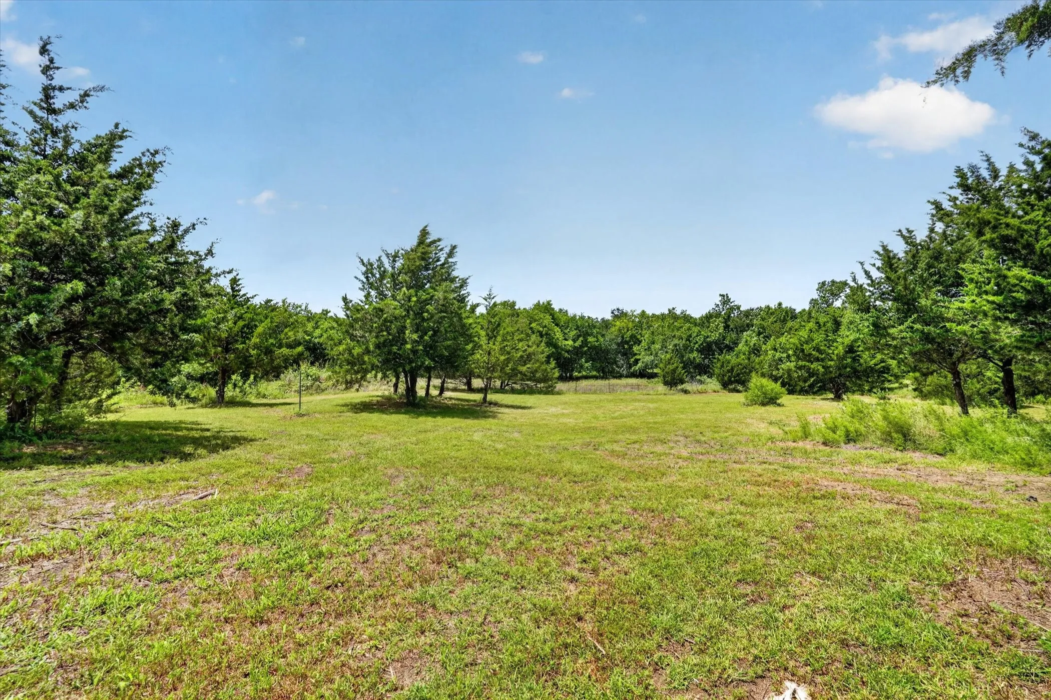 Single Family Residence For Sale in Hunt County , 8088 Telegraph Road, Quinlan, Texas 75474, 3 Bedroom, 2 Bathroom, 2 Garage spaces, 1,500 Sqft, built in 2019, mls#21300891, Real Estate Agent in Quinlan, Homes For Sale in Hunt county, Homes For Sale in Quinlan, Realtor in Quinlan Texas, Real Estate Brokerage Independent Realty Texas, Luminita Cordes Realtor