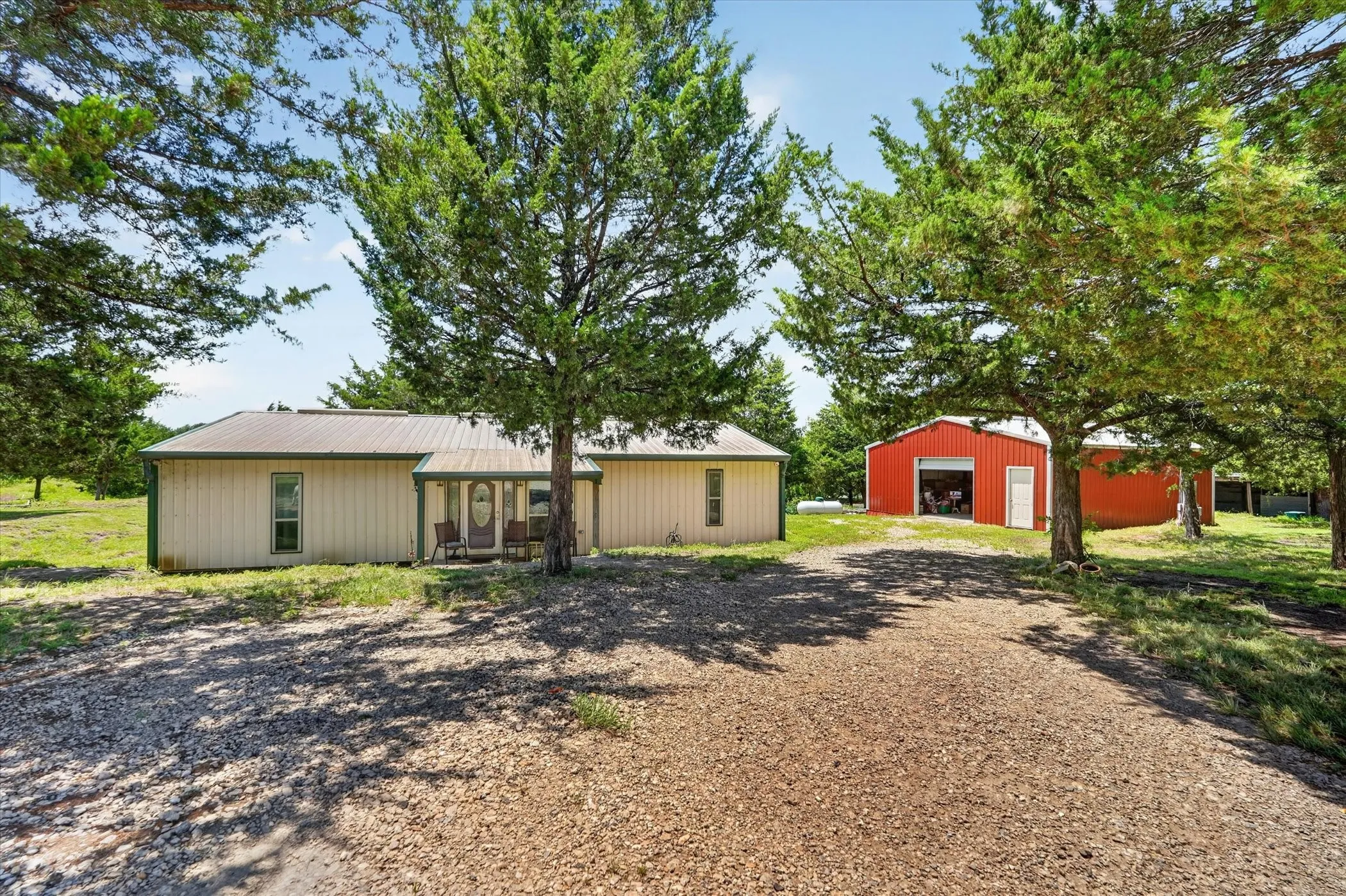 Single Family Residence For Sale in Hunt County , 8088 Telegraph Road, Quinlan, Texas 75474, 3 Bedroom, 2 Bathroom, 2 Garage spaces, 1,500 Sqft, built in 2019, mls#21300891, Real Estate Agent in Quinlan, Homes For Sale in Hunt county, Homes For Sale in Quinlan, Realtor in Quinlan Texas, Real Estate Brokerage Independent Realty Texas, Luminita Cordes Realtor