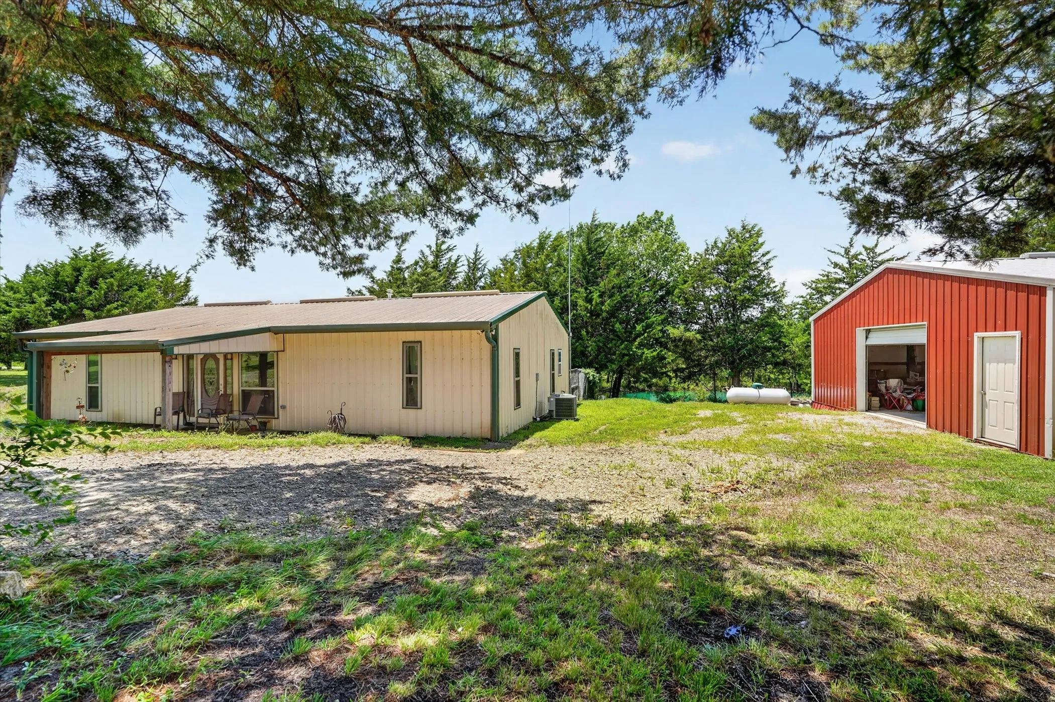 Single Family Residence For Sale in Hunt County , 8088 Telegraph Road, Quinlan, Texas 75474, 3 Bedroom, 2 Bathroom, 2 Garage spaces, 1,500 Sqft, built in 2019, mls#21300891, Real Estate Agent in Quinlan, Homes For Sale in Hunt county, Homes For Sale in Quinlan, Realtor in Quinlan Texas, Real Estate Brokerage Independent Realty Texas, Luminita Cordes Realtor