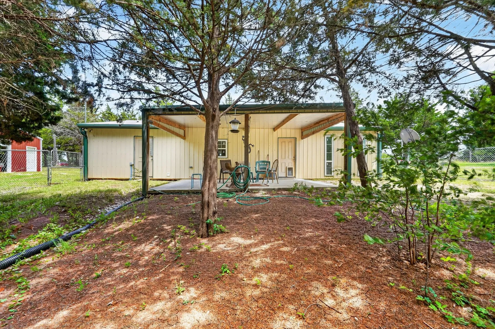 Single Family Residence For Sale in Hunt County , 8088 Telegraph Road, Quinlan, Texas 75474, 3 Bedroom, 2 Bathroom, 2 Garage spaces, 1,500 Sqft, built in 2019, mls#21300891, Real Estate Agent in Quinlan, Homes For Sale in Hunt county, Homes For Sale in Quinlan, Realtor in Quinlan Texas, Real Estate Brokerage Independent Realty Texas, Luminita Cordes Realtor