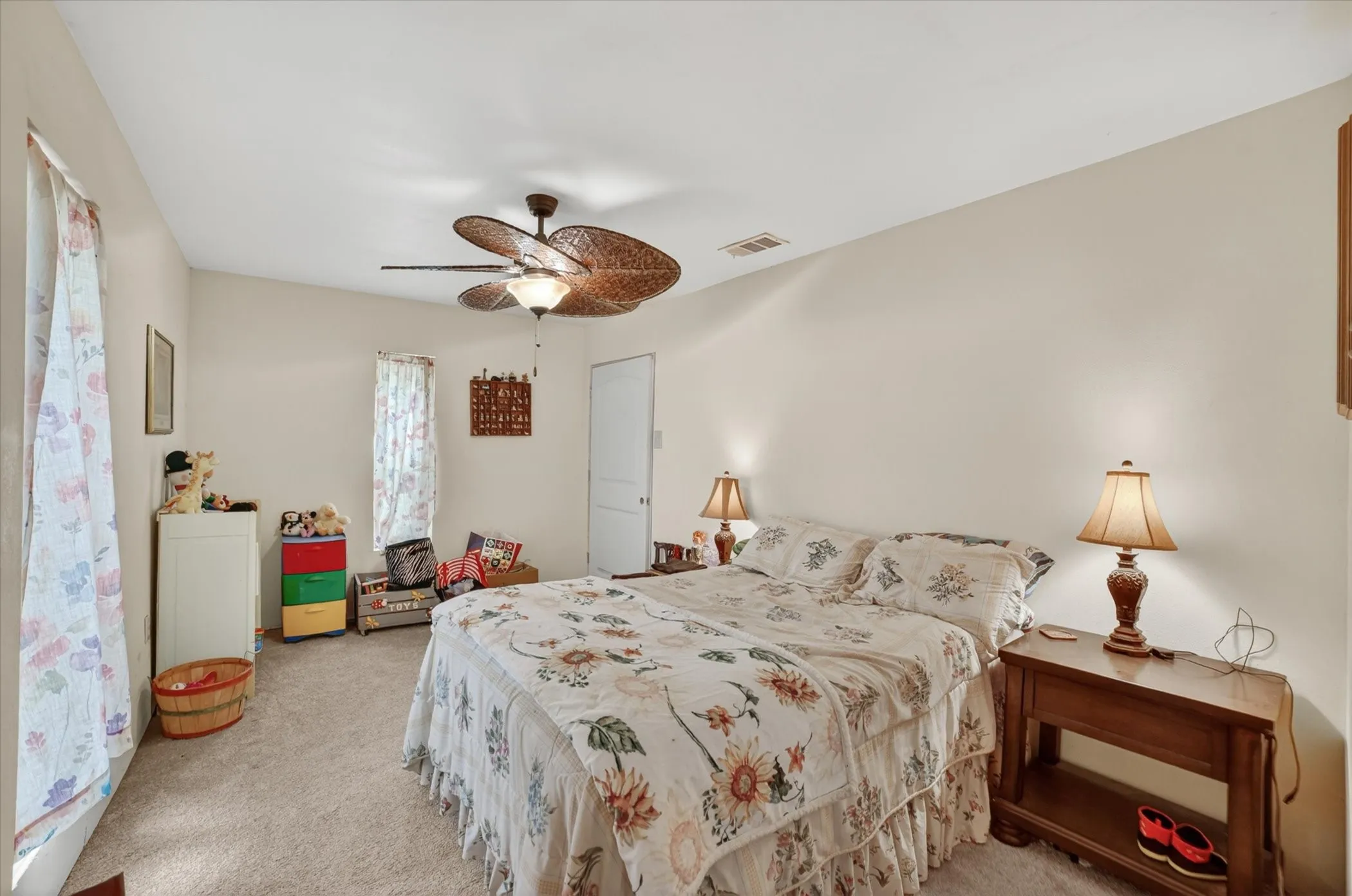 Single Family Residence For Sale in Hunt County , 8088 Telegraph Road, Quinlan, Texas 75474, 3 Bedroom, 2 Bathroom, 2 Garage spaces, 1,500 Sqft, built in 2019, mls#21300891, Real Estate Agent in Quinlan, Homes For Sale in Hunt county, Homes For Sale in Quinlan, Realtor in Quinlan Texas, Real Estate Brokerage Independent Realty Texas, Luminita Cordes Realtor