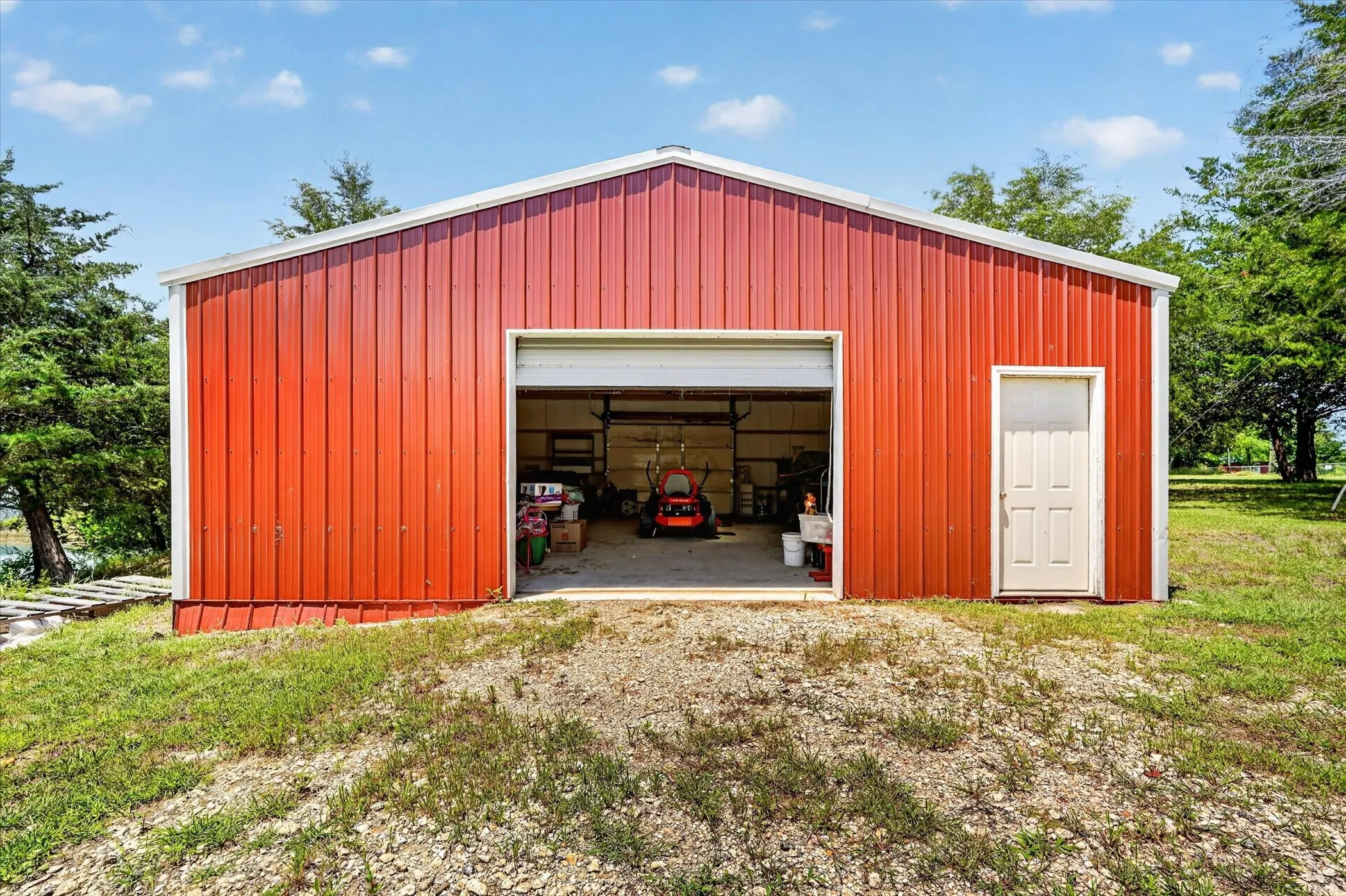 Single Family Residence For Sale in Hunt County , 8088 Telegraph Road, Quinlan, Texas 75474, 3 Bedroom, 2 Bathroom, 2 Garage spaces, 1,500 Sqft, built in 2019, mls#21300891, Real Estate Agent in Quinlan, Homes For Sale in Hunt county, Homes For Sale in Quinlan, Realtor in Quinlan Texas, Real Estate Brokerage Independent Realty Texas, Luminita Cordes Realtor