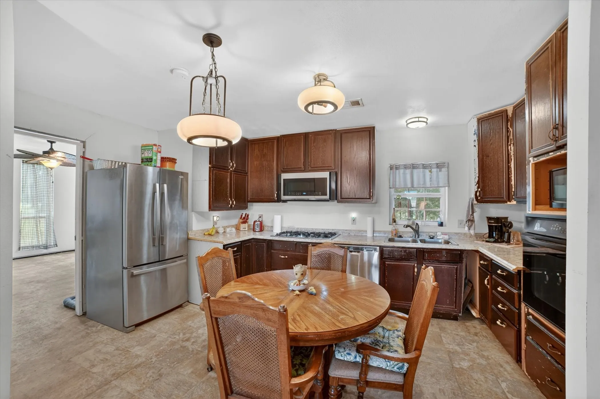 Single Family Residence For Sale in Hunt County , 8088 Telegraph Road, Quinlan, Texas 75474, 3 Bedroom, 2 Bathroom, 2 Garage spaces, 1,500 Sqft, built in 2019, mls#21300891, Real Estate Agent in Quinlan, Homes For Sale in Hunt county, Homes For Sale in Quinlan, Realtor in Quinlan Texas, Real Estate Brokerage Independent Realty Texas, Luminita Cordes Realtor