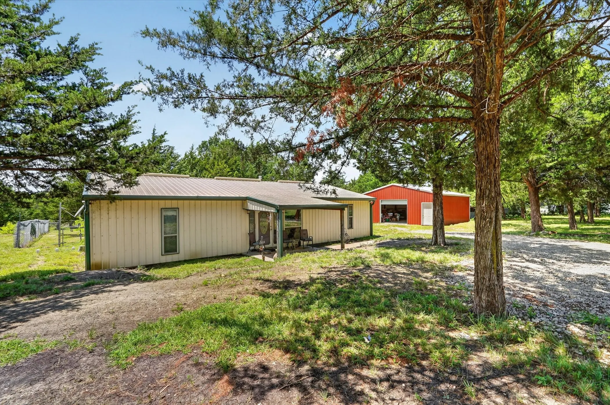 Single Family Residence For Sale in Hunt County , 8088 Telegraph Road, Quinlan, Texas 75474, 3 Bedroom, 2 Bathroom, 2 Garage spaces, 1,500 Sqft, built in 2019, mls#21300891, Real Estate Agent in Quinlan, Homes For Sale in Hunt county, Homes For Sale in Quinlan, Realtor in Quinlan Texas, Real Estate Brokerage Independent Realty Texas, Luminita Cordes Realtor