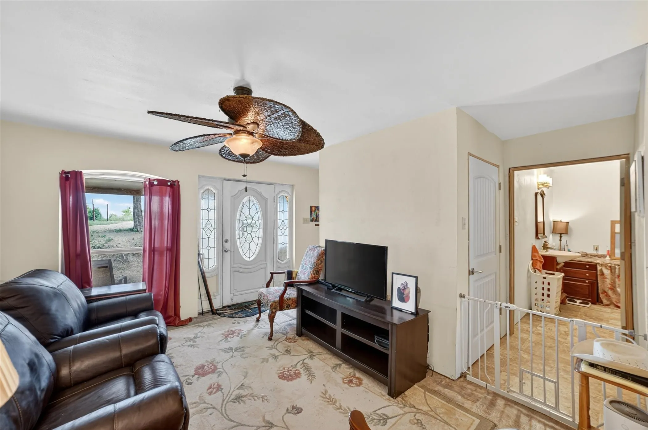Single Family Residence For Sale in Hunt County , 8088 Telegraph Road, Quinlan, Texas 75474, 3 Bedroom, 2 Bathroom, 2 Garage spaces, 1,500 Sqft, built in 2019, mls#21300891, Real Estate Agent in Quinlan, Homes For Sale in Hunt county, Homes For Sale in Quinlan, Realtor in Quinlan Texas, Real Estate Brokerage Independent Realty Texas, Luminita Cordes Realtor