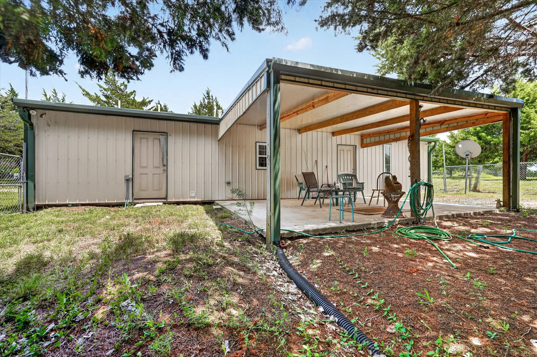 Single Family Residence For Sale in Hunt County , 8088 Telegraph Road, Quinlan, Texas 75474, 3 Bedroom, 2 Bathroom, 2 Garage spaces, 1,500 Sqft, built in 2019, mls#21300891, Real Estate Agent in Quinlan, Homes For Sale in Hunt county, Homes For Sale in Quinlan, Realtor in Quinlan Texas, Real Estate Brokerage Independent Realty Texas, Luminita Cordes Realtor