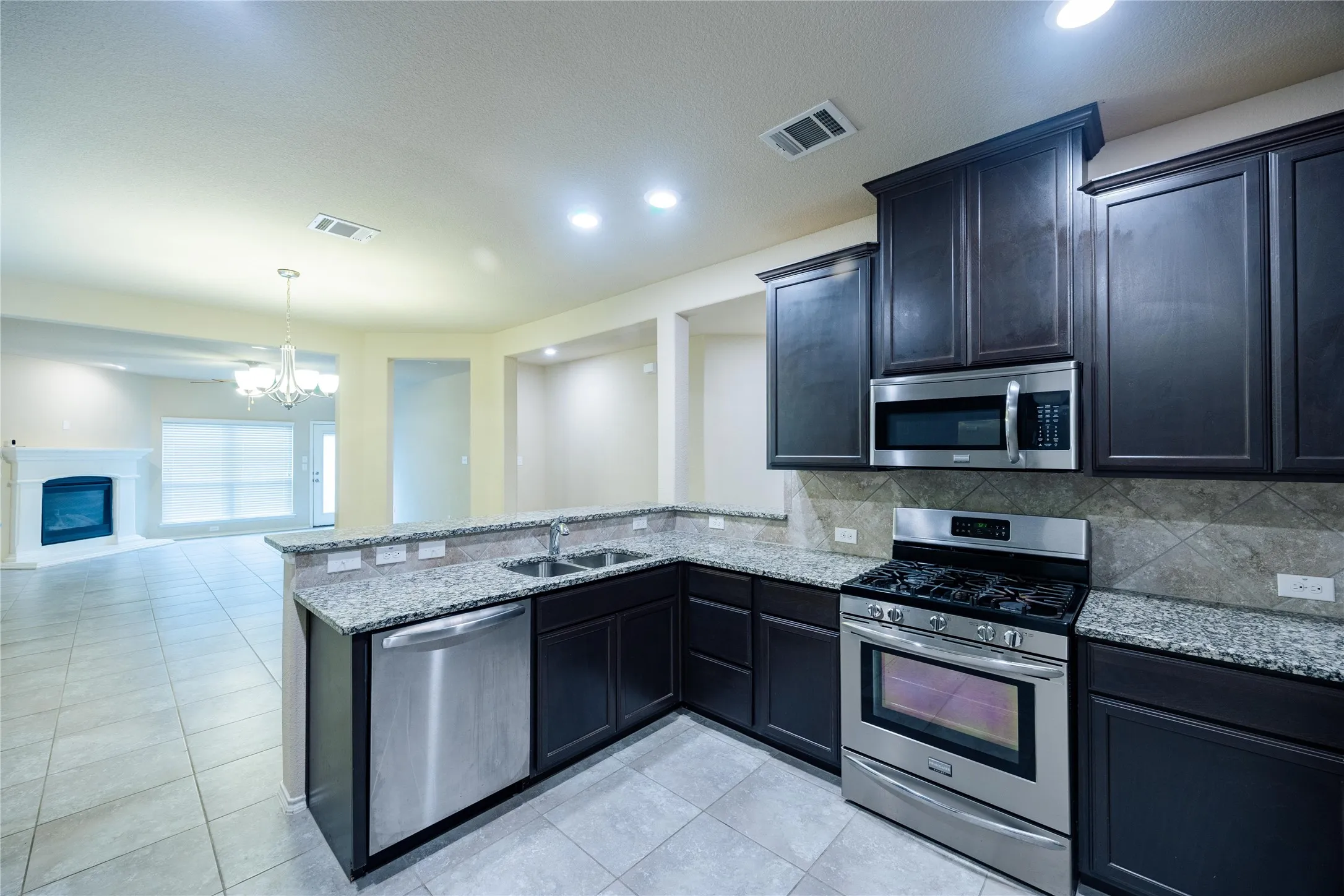 Single Family Residence For Rent in Collin County , 9821 Prairie dog Lane, Mc Kinney, Texas 75071, 3 Bedroom, 3 Bathroom, 2 Garage spaces, 2,292 Sqft, built in 2017, mls#21302606, Real Estate Agent in Mc Kinney, Homes For Rent in Collin county, Homes For Rent in Mc Kinney, Realtor in Mc Kinney Texas, Real Estate Brokerage Independent Realty Texas, Luminita Cordes Realtor