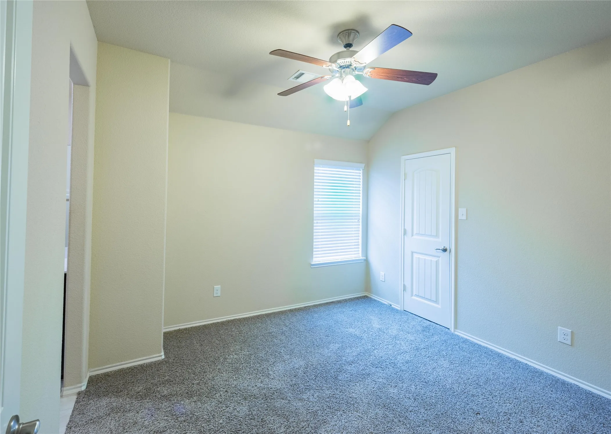 Single Family Residence For Rent in Collin County , 9821 Prairie dog Lane, Mc Kinney, Texas 75071, 3 Bedroom, 3 Bathroom, 2 Garage spaces, 2,292 Sqft, built in 2017, mls#21302606, Real Estate Agent in Mc Kinney, Homes For Rent in Collin county, Homes For Rent in Mc Kinney, Realtor in Mc Kinney Texas, Real Estate Brokerage Independent Realty Texas, Luminita Cordes Realtor