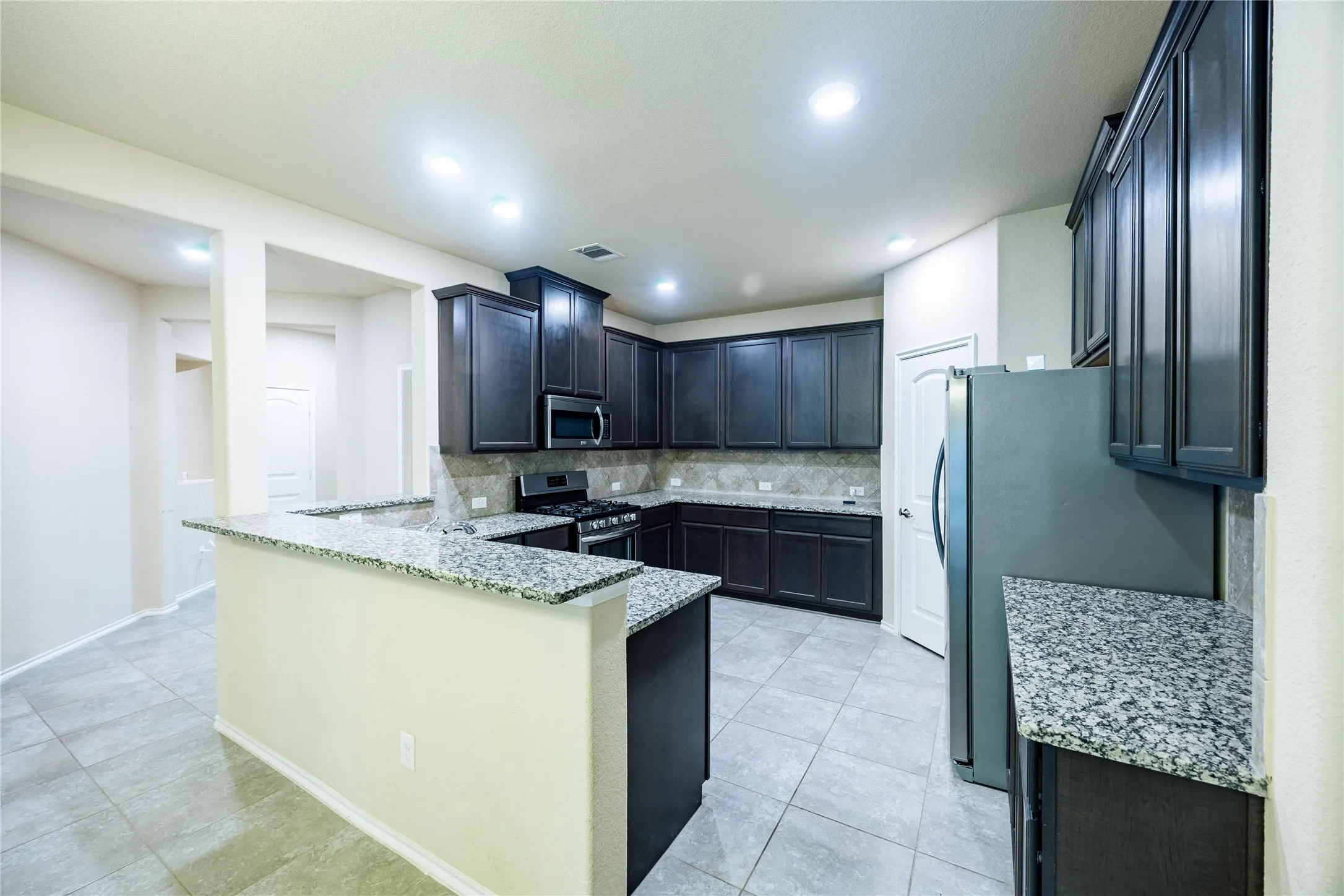 Single Family Residence For Rent in Collin County , 9821 Prairie dog Lane, Mc Kinney, Texas 75071, 3 Bedroom, 3 Bathroom, 2 Garage spaces, 2,292 Sqft, built in 2017, mls#21302606, Real Estate Agent in Mc Kinney, Homes For Rent in Collin county, Homes For Rent in Mc Kinney, Realtor in Mc Kinney Texas, Real Estate Brokerage Independent Realty Texas, Luminita Cordes Realtor