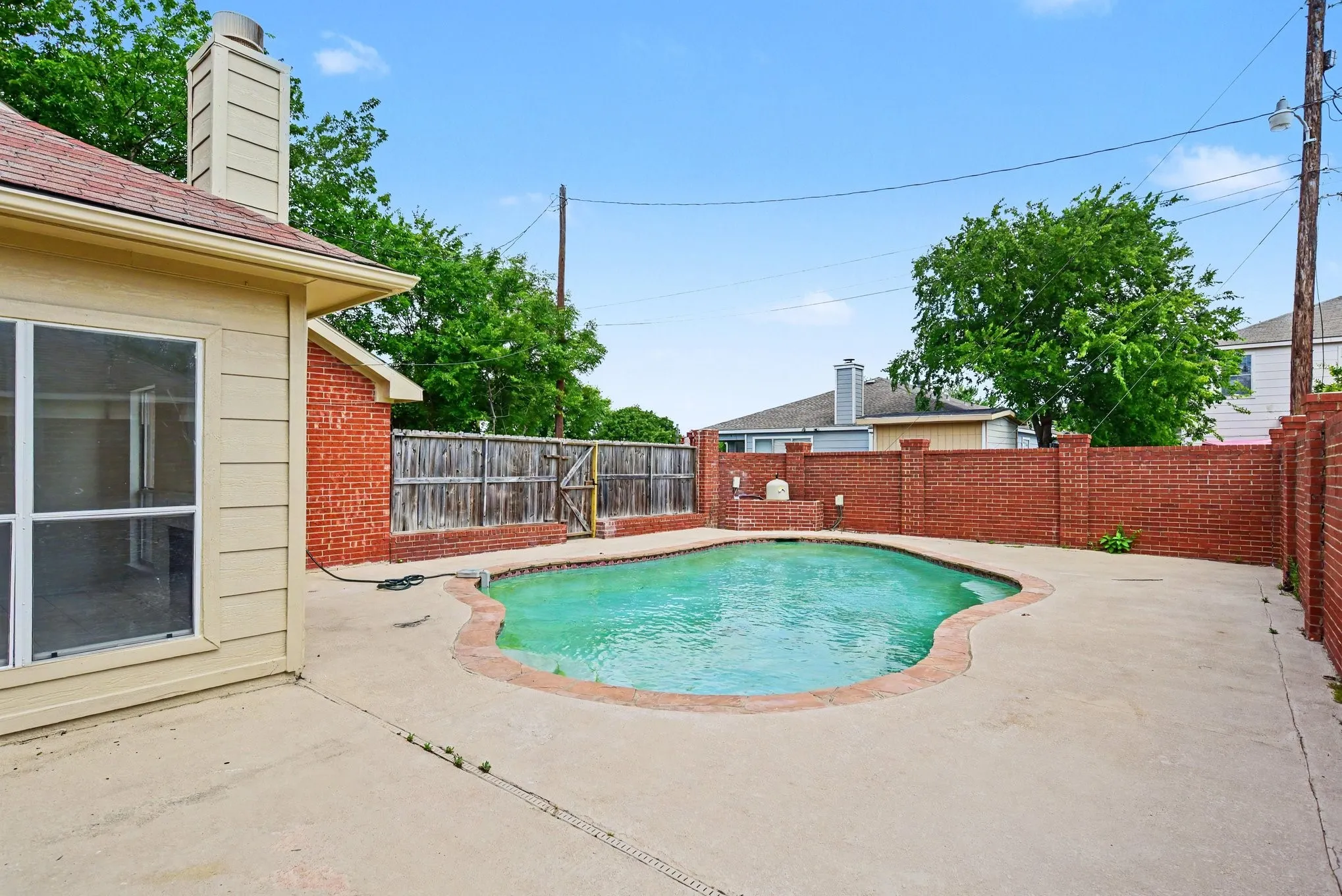 Single Family Residence For Sale in Dallas County , 7107 Grey Dawn Lane, Dallas, Texas 75227, 3 Bedroom, 3 Bathroom, 2 Garage spaces, 2,011 Sqft, built in 1994, mls#21284791, Real Estate Agent in Dallas, Homes For Sale in Dallas county, Homes For Sale in Dallas, Realtor in Dallas Texas, Real Estate Brokerage Independent Realty Texas, Luminita Cordes Realtor