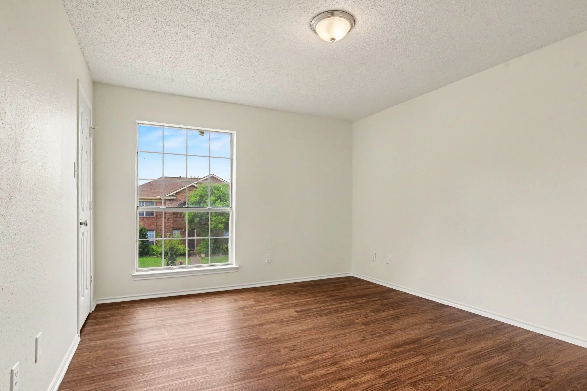 Single Family Residence For Sale in Dallas County , 7107 Grey Dawn Lane, Dallas, Texas 75227, 3 Bedroom, 3 Bathroom, 2 Garage spaces, 2,011 Sqft, built in 1994, mls#21284791, Real Estate Agent in Dallas, Homes For Sale in Dallas county, Homes For Sale in Dallas, Realtor in Dallas Texas, Real Estate Brokerage Independent Realty Texas, Luminita Cordes Realtor