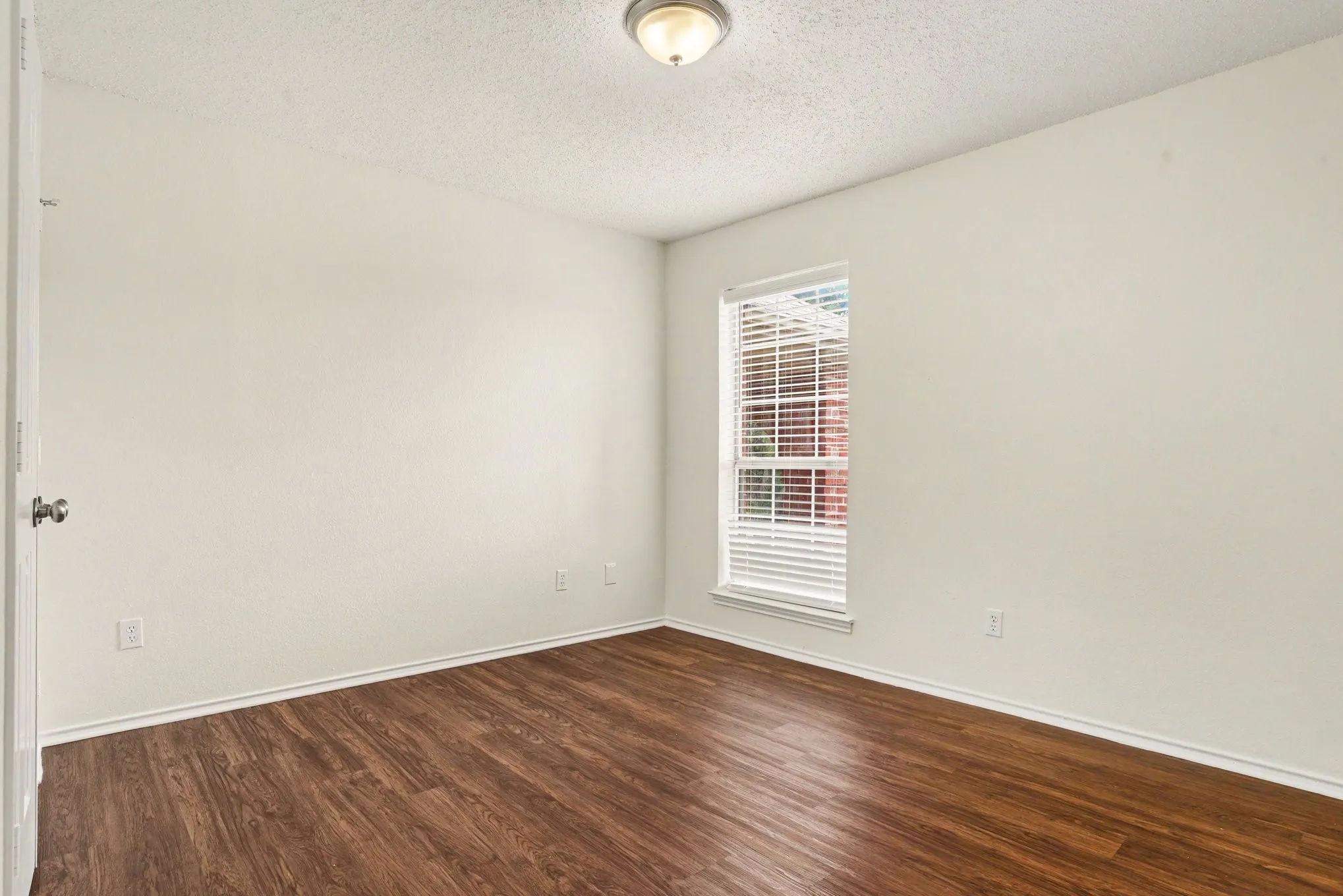 Single Family Residence For Sale in Dallas County , 7107 Grey Dawn Lane, Dallas, Texas 75227, 3 Bedroom, 3 Bathroom, 2 Garage spaces, 2,011 Sqft, built in 1994, mls#21284791, Real Estate Agent in Dallas, Homes For Sale in Dallas county, Homes For Sale in Dallas, Realtor in Dallas Texas, Real Estate Brokerage Independent Realty Texas, Luminita Cordes Realtor