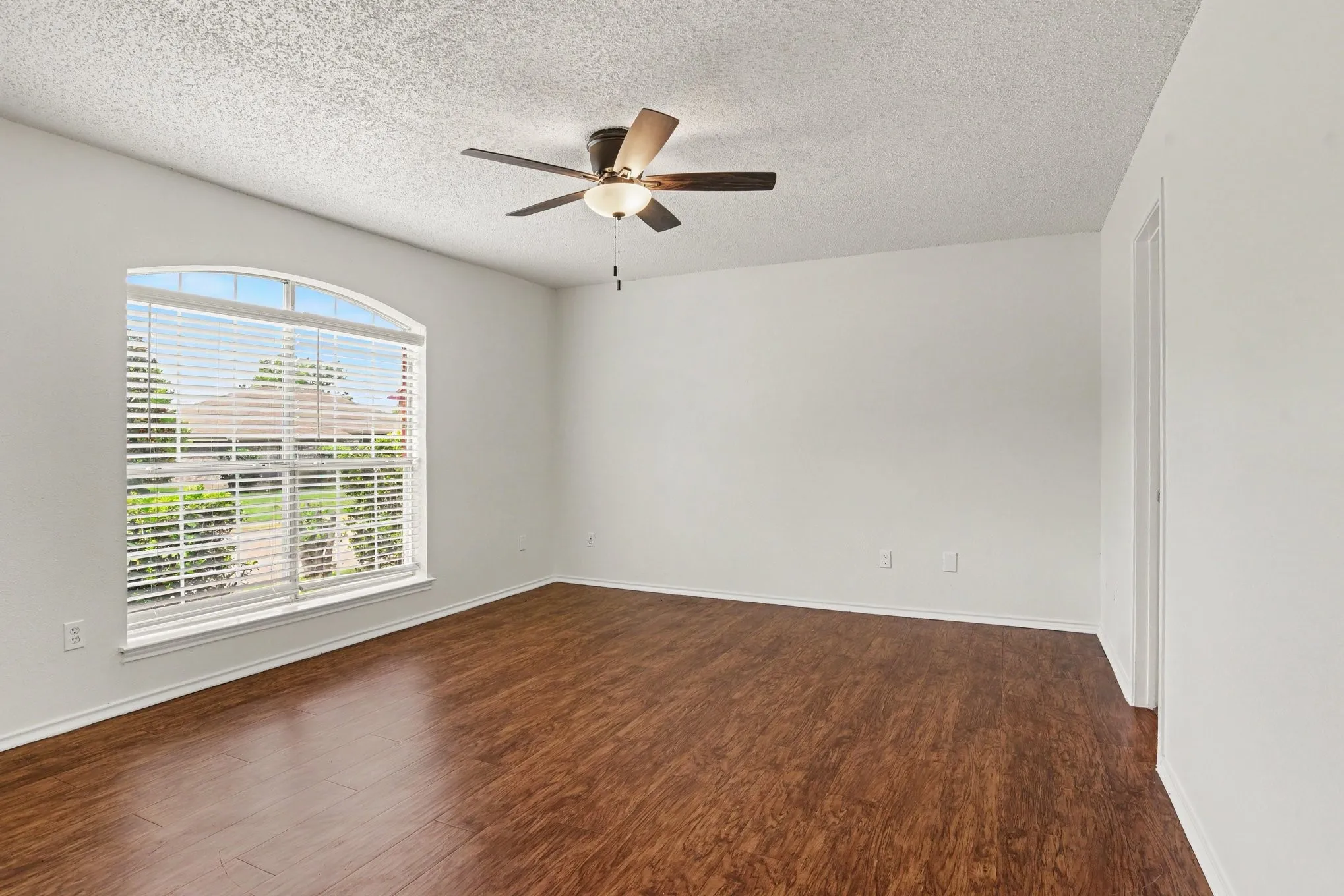 Single Family Residence For Sale in Dallas County , 7107 Grey Dawn Lane, Dallas, Texas 75227, 3 Bedroom, 3 Bathroom, 2 Garage spaces, 2,011 Sqft, built in 1994, mls#21284791, Real Estate Agent in Dallas, Homes For Sale in Dallas county, Homes For Sale in Dallas, Realtor in Dallas Texas, Real Estate Brokerage Independent Realty Texas, Luminita Cordes Realtor