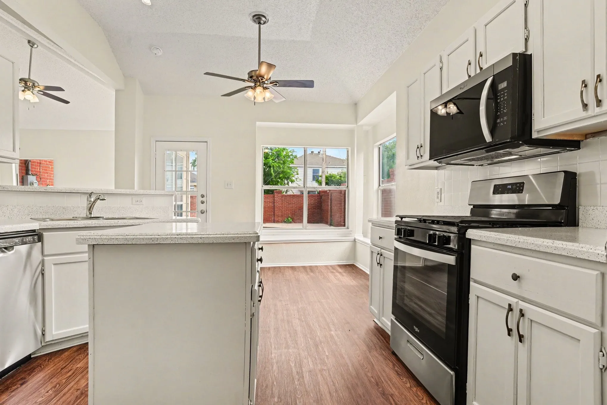 Single Family Residence For Sale in Dallas County , 7107 Grey Dawn Lane, Dallas, Texas 75227, 3 Bedroom, 3 Bathroom, 2 Garage spaces, 2,011 Sqft, built in 1994, mls#21284791, Real Estate Agent in Dallas, Homes For Sale in Dallas county, Homes For Sale in Dallas, Realtor in Dallas Texas, Real Estate Brokerage Independent Realty Texas, Luminita Cordes Realtor