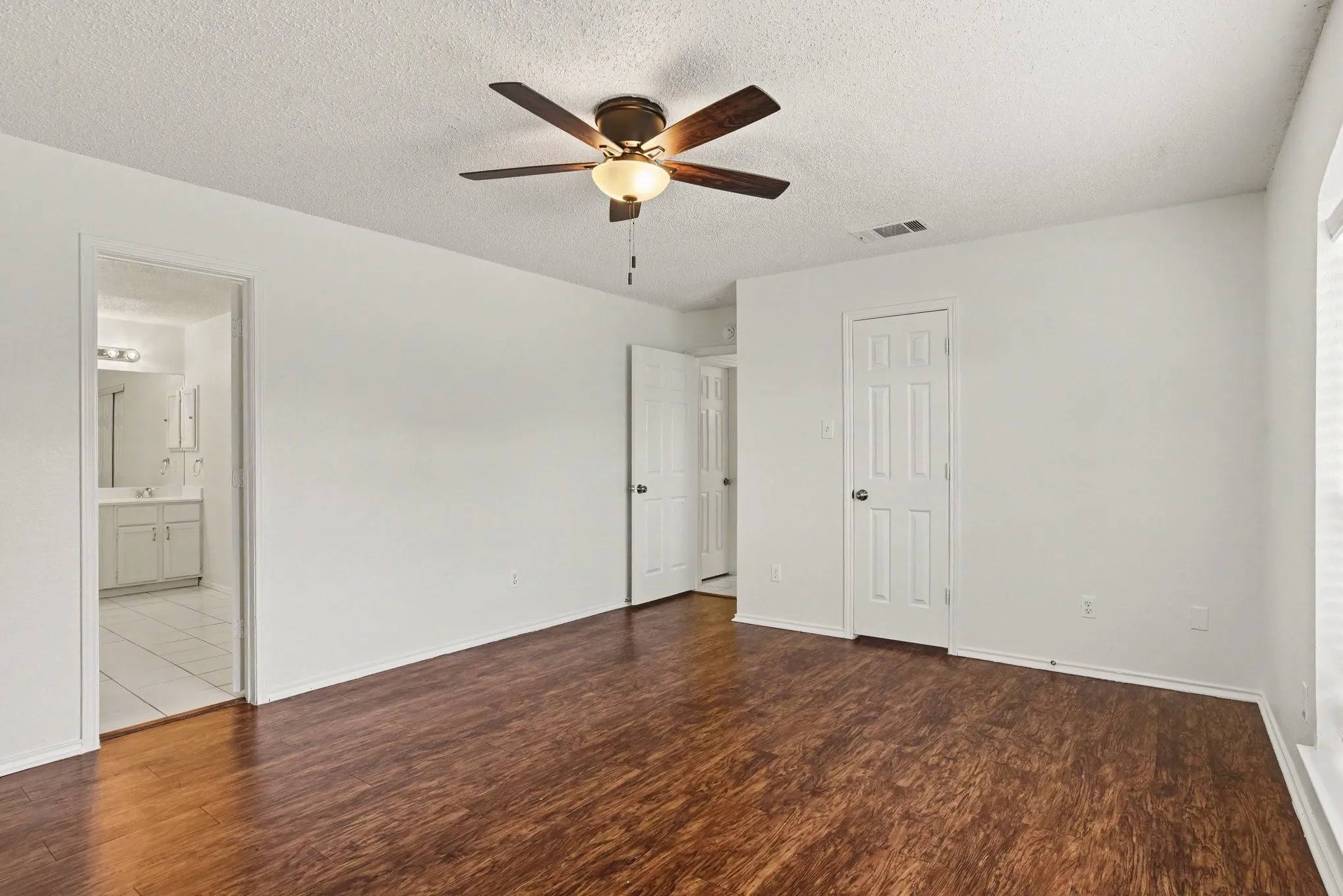 Single Family Residence For Sale in Dallas County , 7107 Grey Dawn Lane, Dallas, Texas 75227, 3 Bedroom, 3 Bathroom, 2 Garage spaces, 2,011 Sqft, built in 1994, mls#21284791, Real Estate Agent in Dallas, Homes For Sale in Dallas county, Homes For Sale in Dallas, Realtor in Dallas Texas, Real Estate Brokerage Independent Realty Texas, Luminita Cordes Realtor