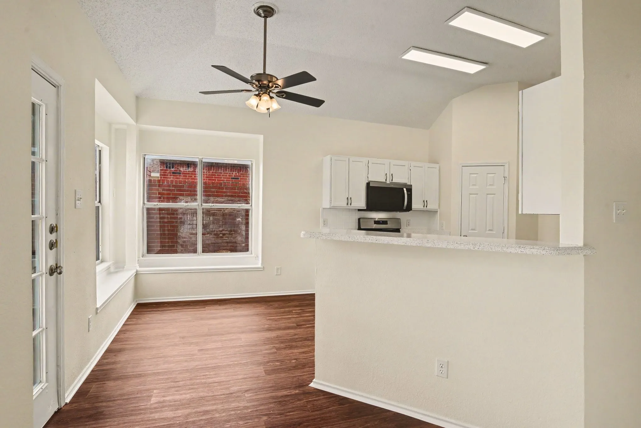 Single Family Residence For Sale in Dallas County , 7107 Grey Dawn Lane, Dallas, Texas 75227, 3 Bedroom, 3 Bathroom, 2 Garage spaces, 2,011 Sqft, built in 1994, mls#21284791, Real Estate Agent in Dallas, Homes For Sale in Dallas county, Homes For Sale in Dallas, Realtor in Dallas Texas, Real Estate Brokerage Independent Realty Texas, Luminita Cordes Realtor