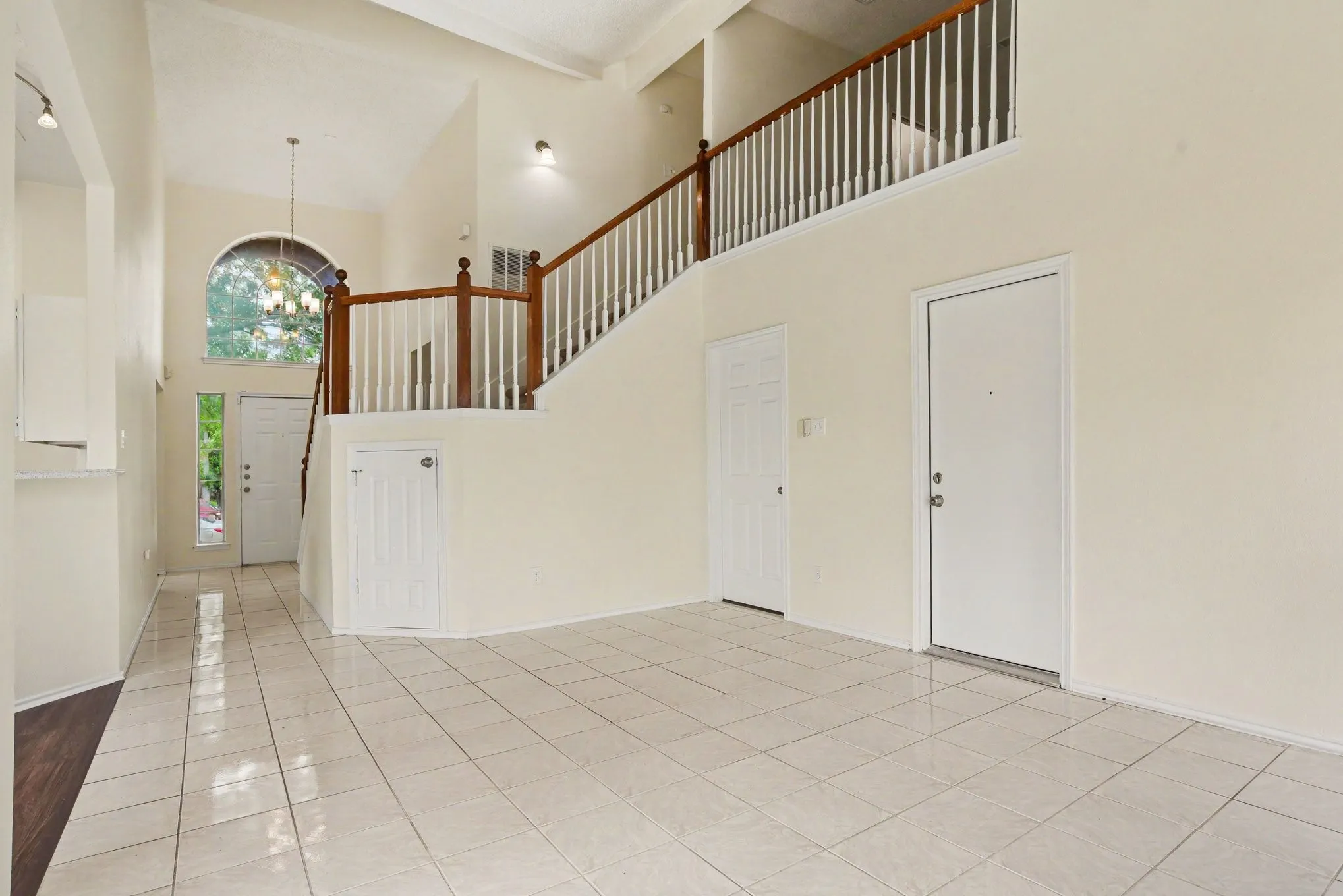 Single Family Residence For Sale in Dallas County , 7107 Grey Dawn Lane, Dallas, Texas 75227, 3 Bedroom, 3 Bathroom, 2 Garage spaces, 2,011 Sqft, built in 1994, mls#21284791, Real Estate Agent in Dallas, Homes For Sale in Dallas county, Homes For Sale in Dallas, Realtor in Dallas Texas, Real Estate Brokerage Independent Realty Texas, Luminita Cordes Realtor