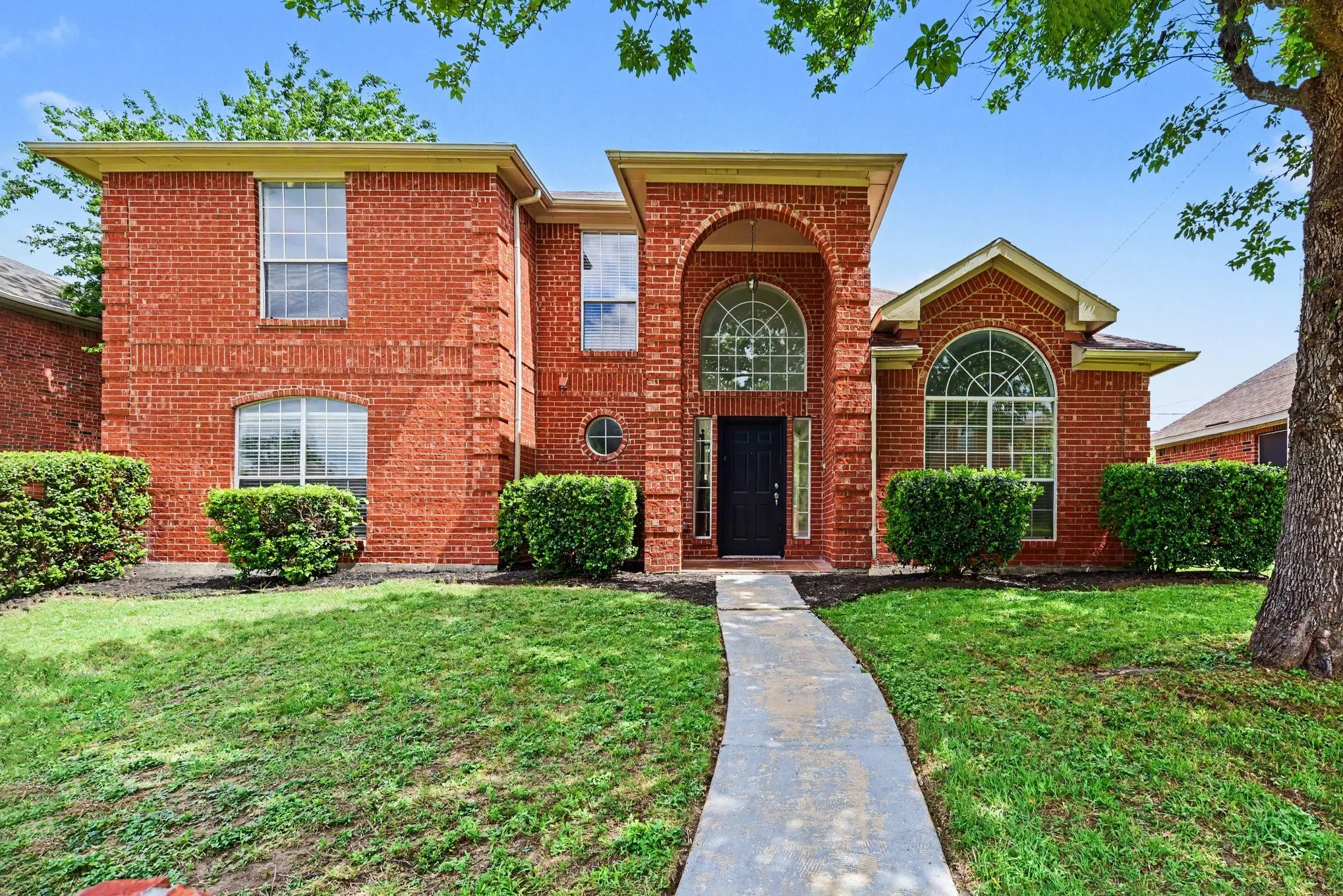 Single Family Residence For Sale in Dallas County , 7107 Grey Dawn Lane, Dallas, Texas 75227, 3 Bedroom, 3 Bathroom, 2 Garage spaces, 2,011 Sqft, built in 1994, mls#21284791, Real Estate Agent in Dallas, Homes For Sale in Dallas county, Homes For Sale in Dallas, Realtor in Dallas Texas, Real Estate Brokerage Independent Realty Texas, Luminita Cordes Realtor