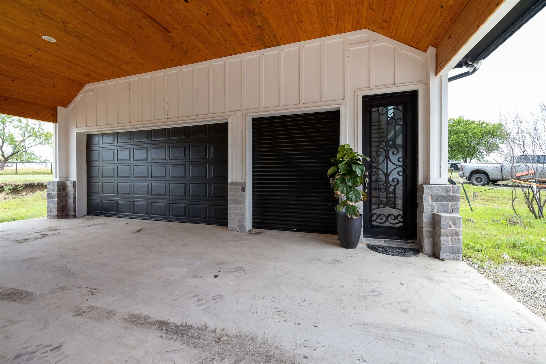 Single Family Residence For Sale in Wise County , 5559 CR 4010, Decatur, Texas 76234, 4 Bedroom, 2 Bathroom, 2 Garage spaces, 4,084 Sqft, built in 2023, Price $1,100,000, mls#21302611, Real Estate Agent in Decatur, Homes For Sale in Wise county, Homes For Sale in Decatur, Realtor in Decatur Texas, Real Estate Brokerage Independent Realty Texas, Luminita Cordes Realtor