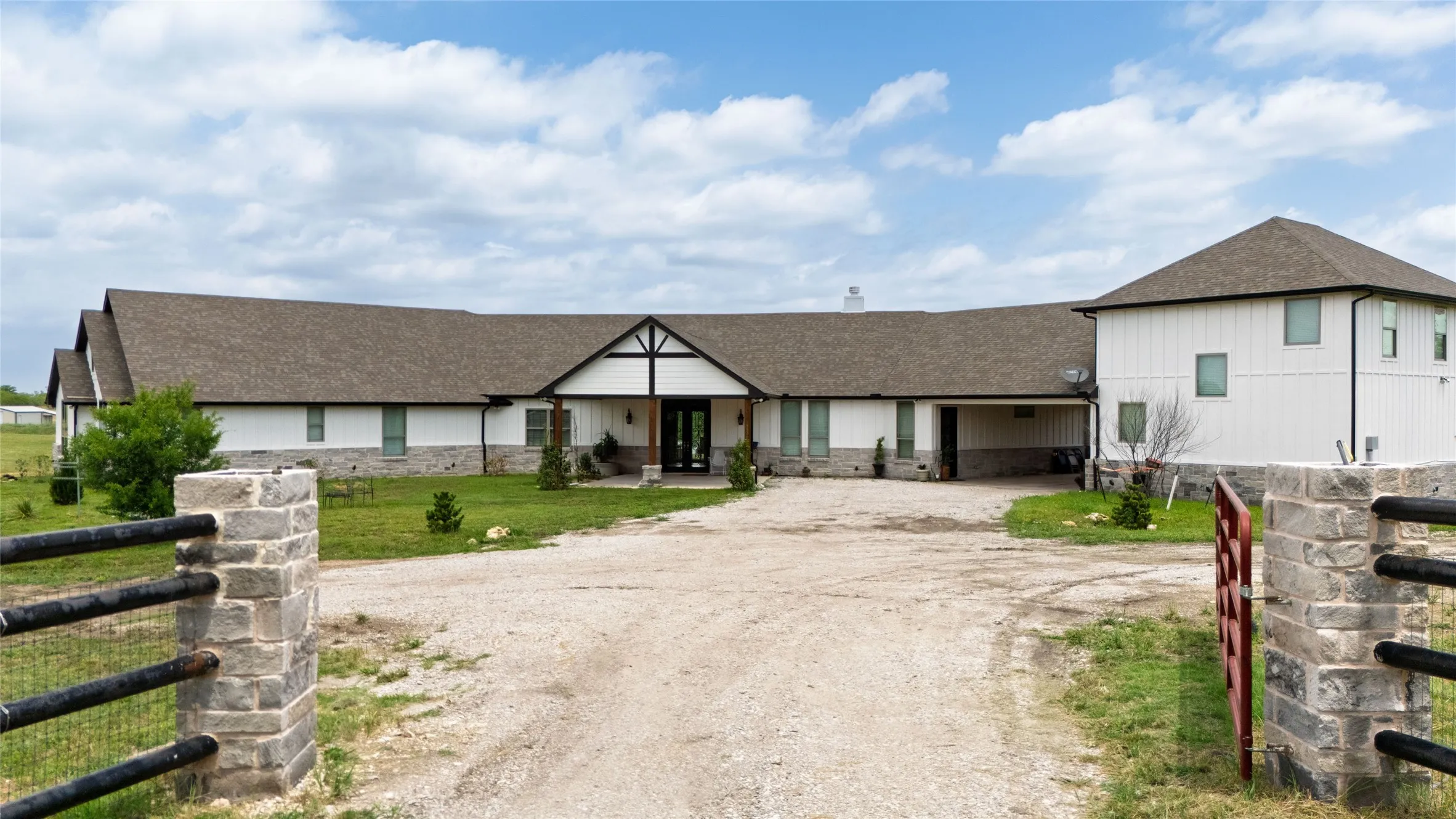 Single Family Residence For Sale in Wise County , 5559 CR 4010, Decatur, Texas 76234, 4 Bedroom, 2 Bathroom, 2 Garage spaces, 4,084 Sqft, built in 2023, Price $1,100,000, mls#21302611, Real Estate Agent in Decatur, Homes For Sale in Wise county, Homes For Sale in Decatur, Realtor in Decatur Texas, Real Estate Brokerage Independent Realty Texas, Luminita Cordes Realtor