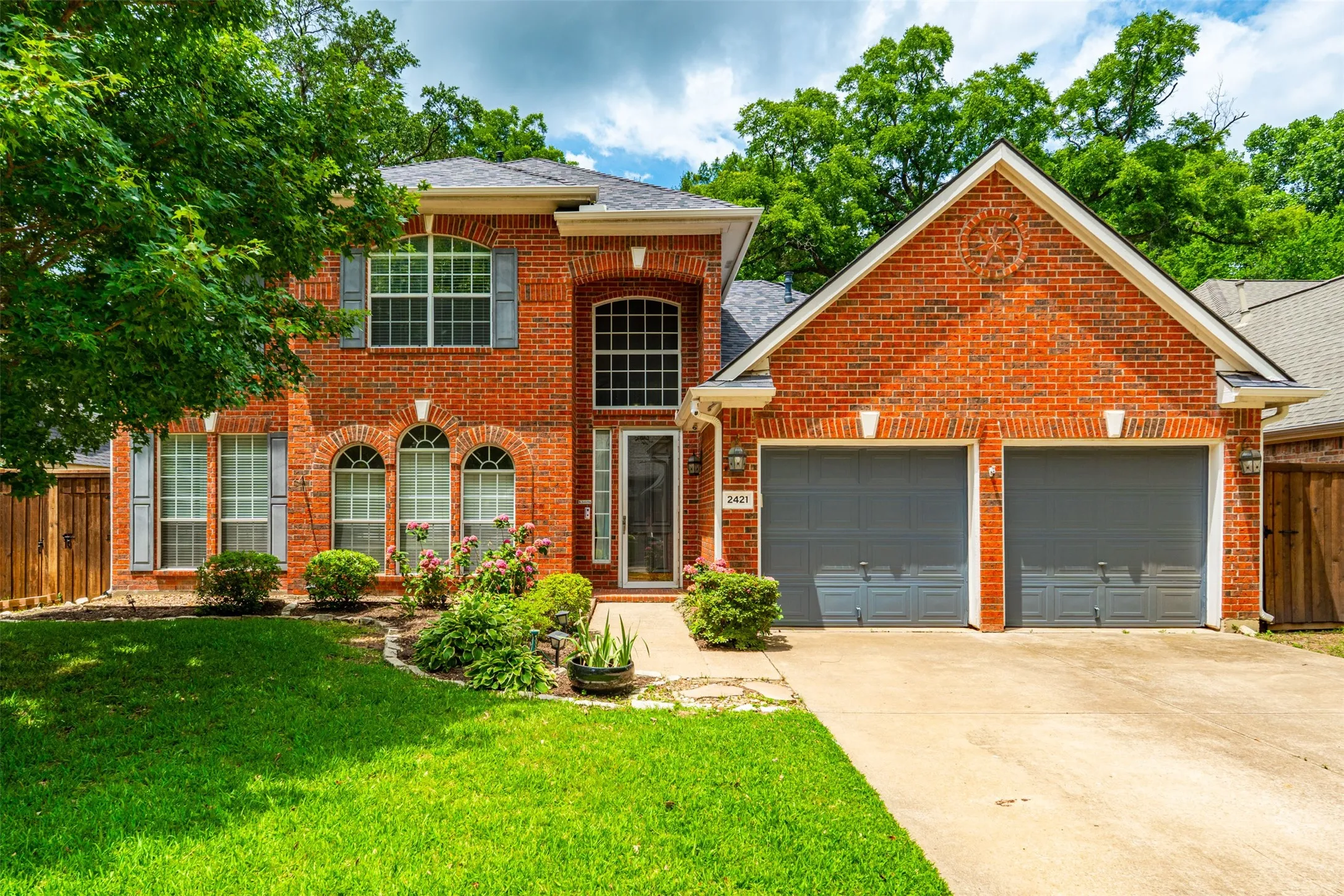 Single Family Residence For Sale in Denton County , 2421 Hunters Run, Flower Mound, Texas 75028, 4 Bedroom, 3 Bathroom, 2 Garage spaces, 2,698 Sqft, built in 1994, mls#21302013, Real Estate Agent in Flower Mound, Homes For Sale in Denton county, Homes For Sale in Flower Mound, Realtor in Flower Mound Texas, Real Estate Brokerage Independent Realty Texas, Luminita Cordes Realtor