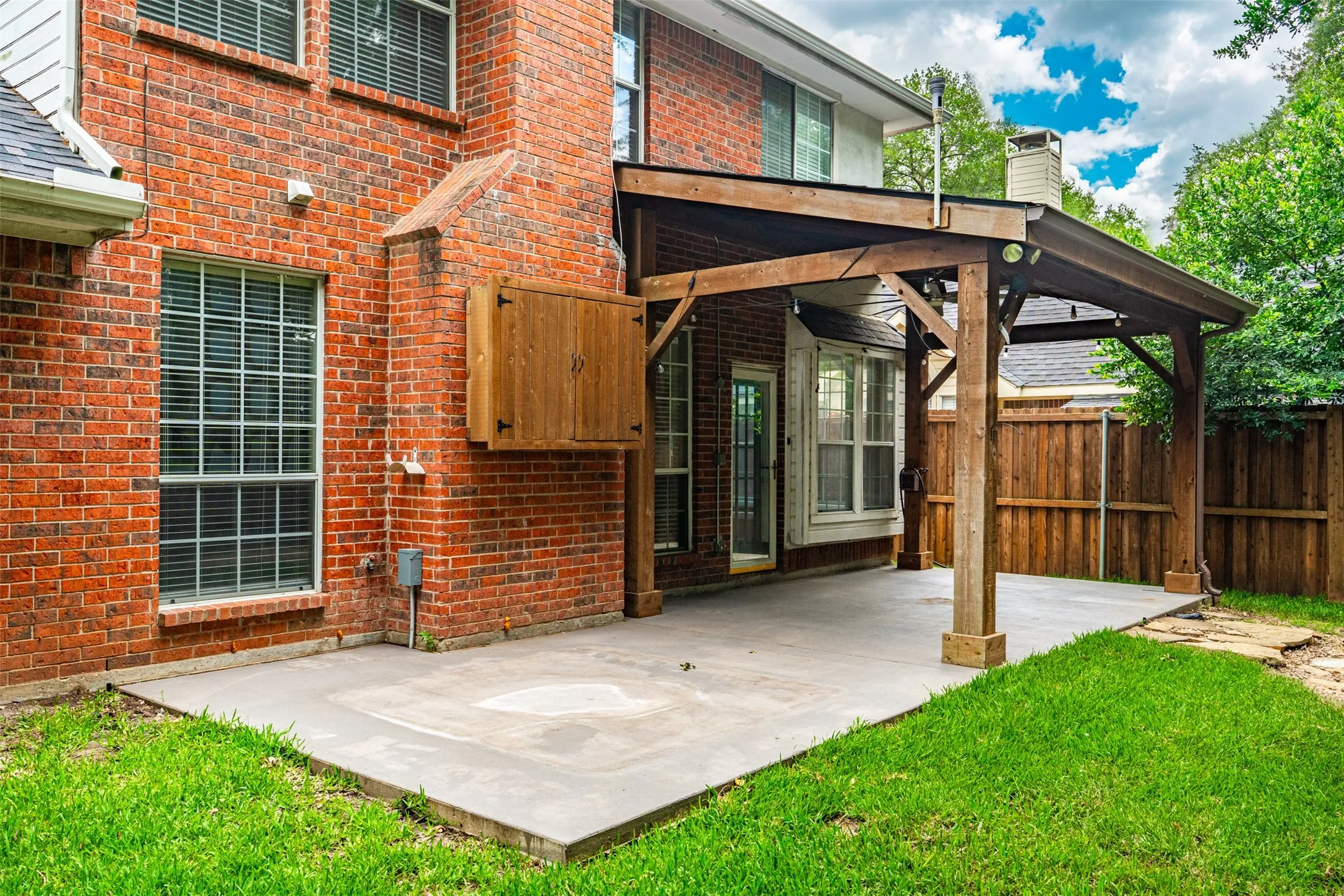 Single Family Residence For Sale in Denton County , 2421 Hunters Run, Flower Mound, Texas 75028, 4 Bedroom, 3 Bathroom, 2 Garage spaces, 2,698 Sqft, built in 1994, mls#21302013, Real Estate Agent in Flower Mound, Homes For Sale in Denton county, Homes For Sale in Flower Mound, Realtor in Flower Mound Texas, Real Estate Brokerage Independent Realty Texas, Luminita Cordes Realtor