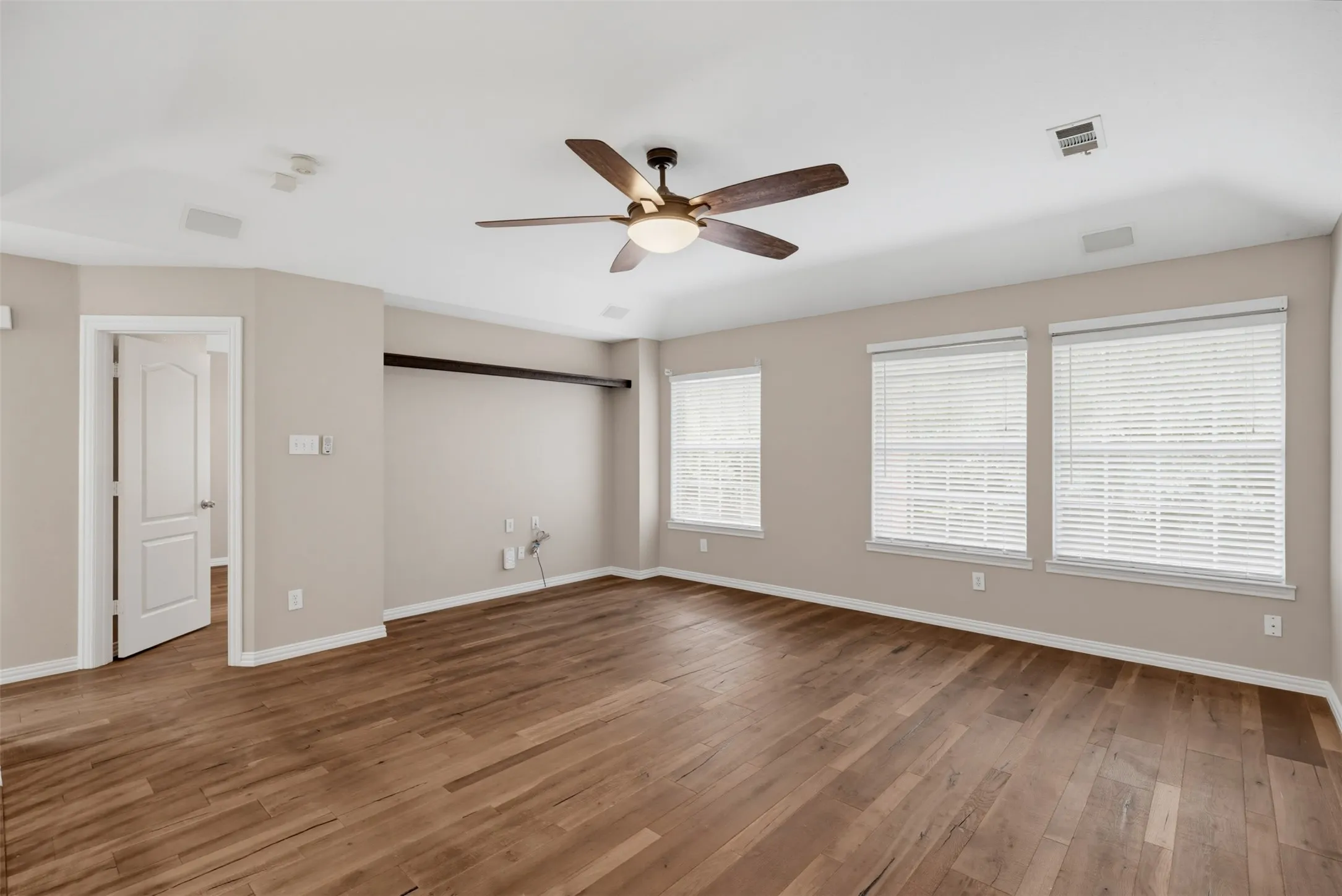 Single Family Residence For Sale in Denton County , 2421 Hunters Run, Flower Mound, Texas 75028, 4 Bedroom, 3 Bathroom, 2 Garage spaces, 2,698 Sqft, built in 1994, mls#21302013, Real Estate Agent in Flower Mound, Homes For Sale in Denton county, Homes For Sale in Flower Mound, Realtor in Flower Mound Texas, Real Estate Brokerage Independent Realty Texas, Luminita Cordes Realtor