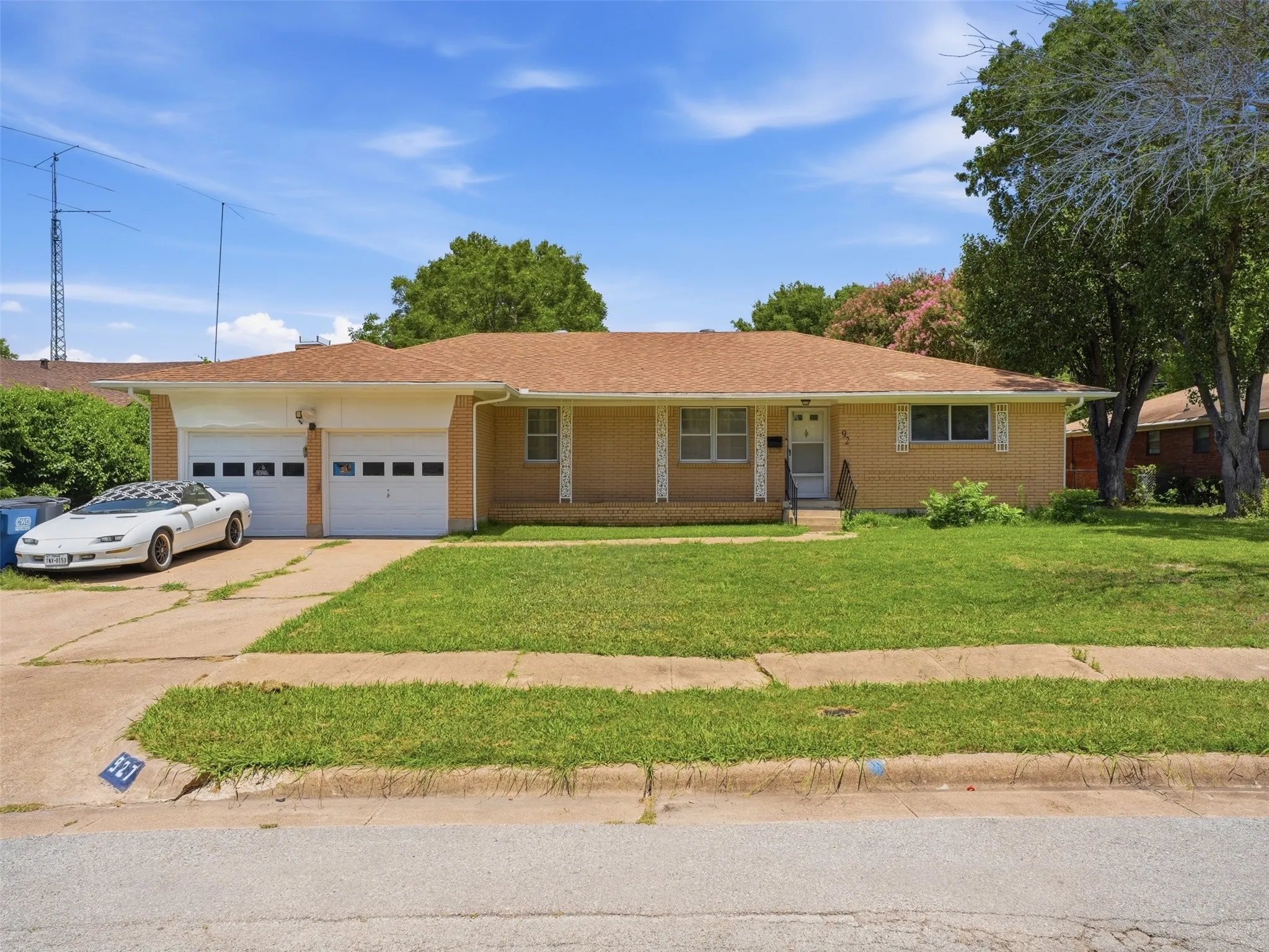 Single Family Residence For Sale in Dallas County , 927 Poinsettia Drive, Lancaster, Texas 75146, 3 Bedroom, 2 Bathroom, 2 Garage spaces, 1,766 Sqft, built in 1962, mls#21302522, Real Estate Agent in Lancaster, Homes For Sale in Dallas county, Homes For Sale in Lancaster, Realtor in Lancaster Texas, Real Estate Brokerage Independent Realty Texas, Luminita Cordes Realtor