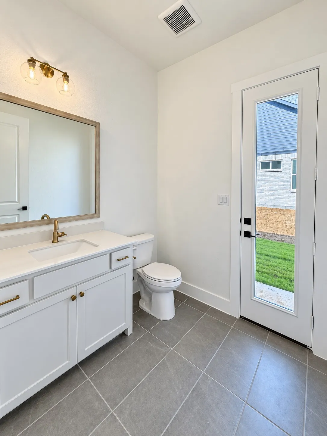 Powder room.