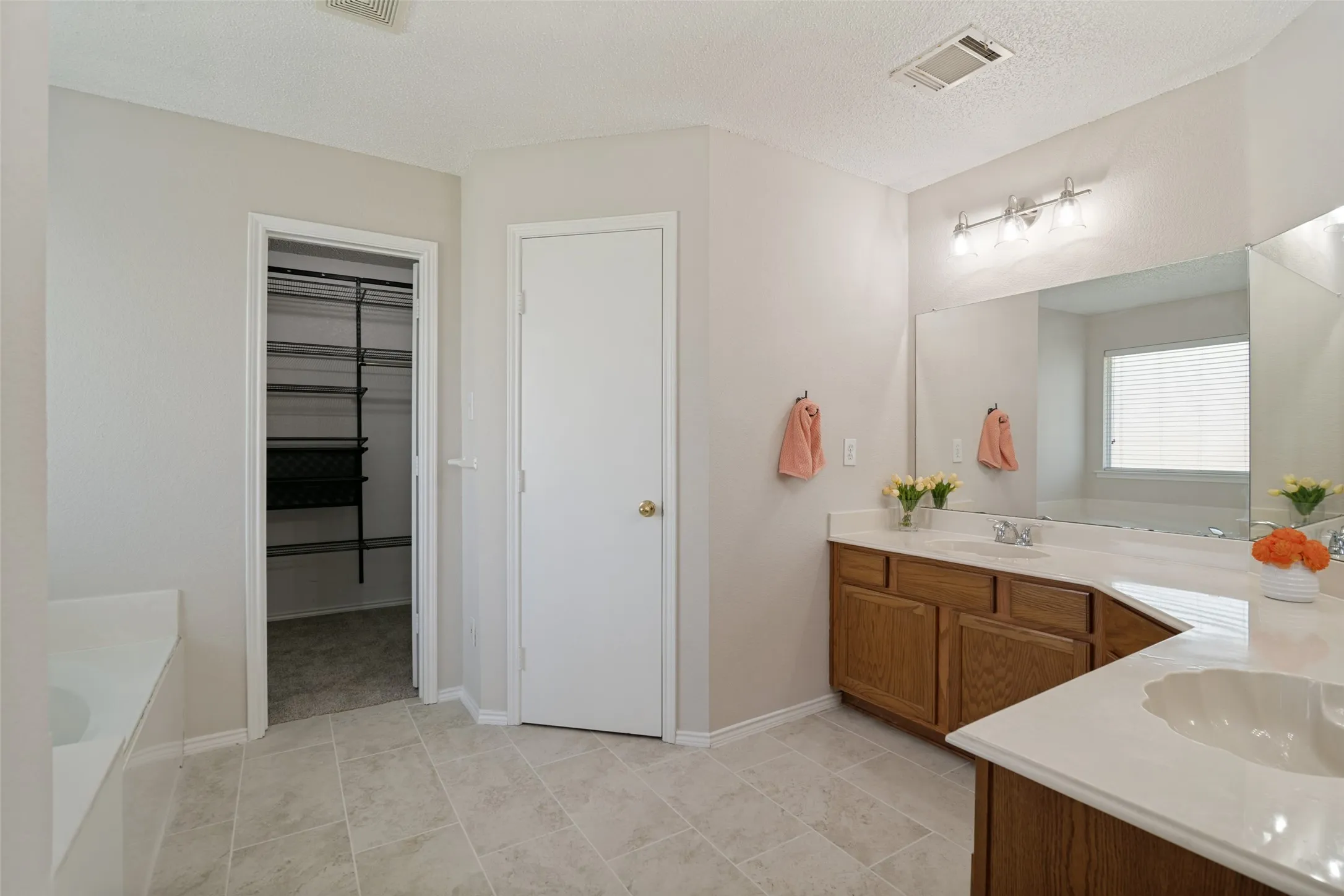 Single Family Residence For Sale in Dallas County , 7017 Travelers Crossing, Rowlett, Texas 75089, 3 Bedroom, 2 Bathroom, 2 Garage spaces, 2,285 Sqft, built in 2003, mls#21302700, Real Estate Agent in Rowlett, Homes For Sale in Dallas county, Homes For Sale in Rowlett, Realtor in Rowlett Texas, Real Estate Brokerage Independent Realty Texas, Luminita Cordes Realtor