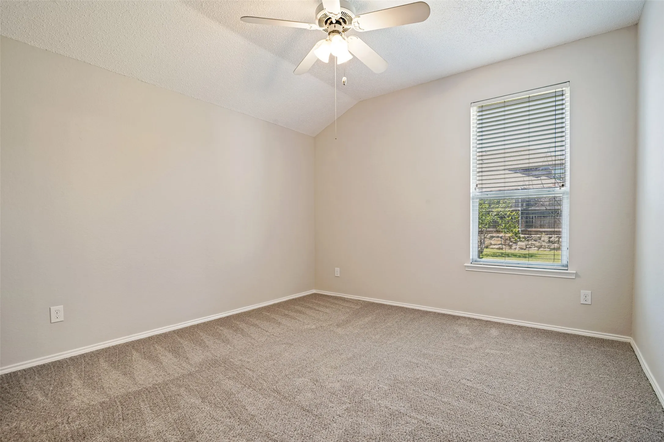 Single Family Residence For Sale in Dallas County , 7017 Travelers Crossing, Rowlett, Texas 75089, 3 Bedroom, 2 Bathroom, 2 Garage spaces, 2,285 Sqft, built in 2003, mls#21302700, Real Estate Agent in Rowlett, Homes For Sale in Dallas county, Homes For Sale in Rowlett, Realtor in Rowlett Texas, Real Estate Brokerage Independent Realty Texas, Luminita Cordes Realtor