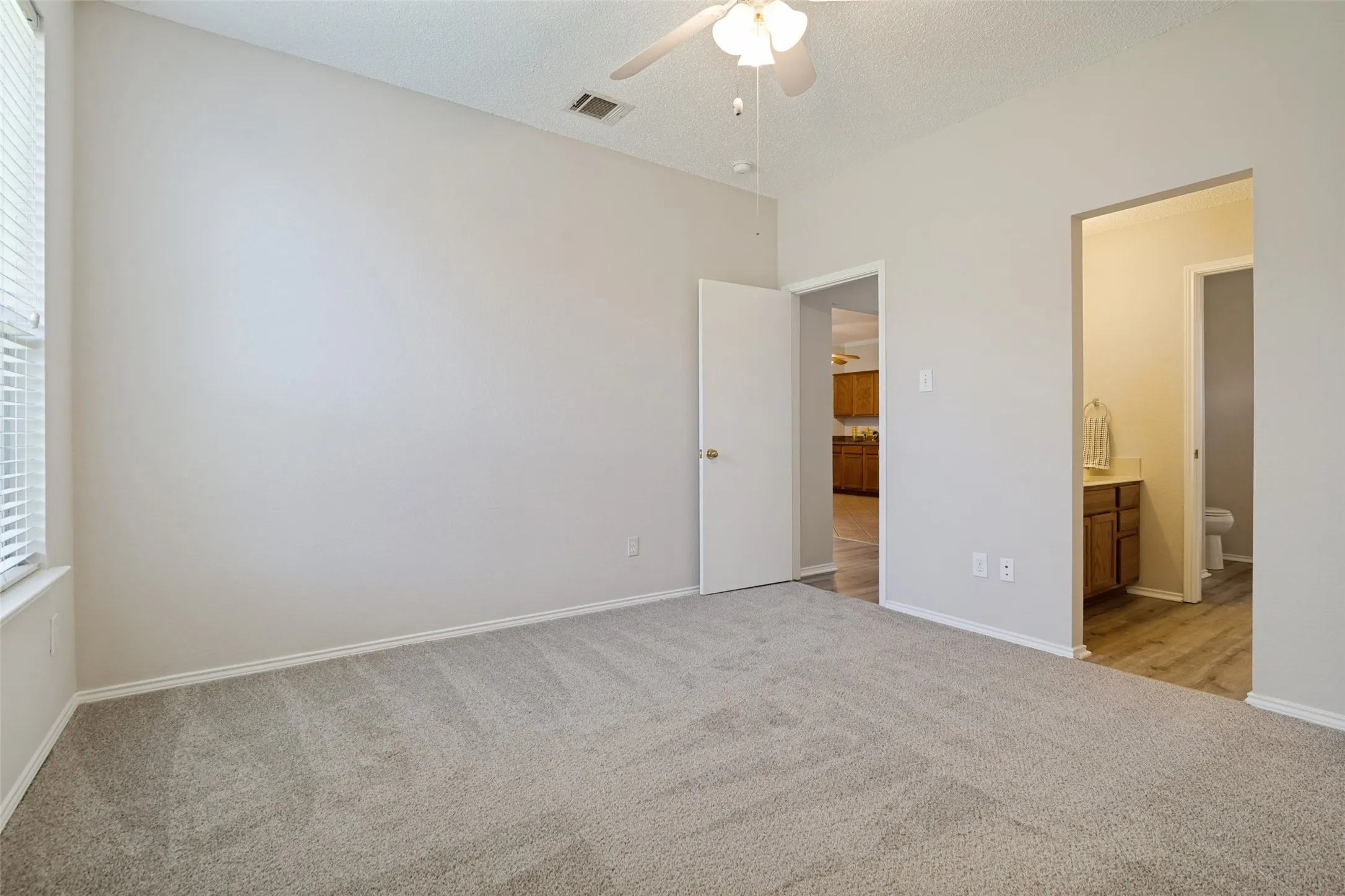 Single Family Residence For Sale in Dallas County , 7017 Travelers Crossing, Rowlett, Texas 75089, 3 Bedroom, 2 Bathroom, 2 Garage spaces, 2,285 Sqft, built in 2003, mls#21302700, Real Estate Agent in Rowlett, Homes For Sale in Dallas county, Homes For Sale in Rowlett, Realtor in Rowlett Texas, Real Estate Brokerage Independent Realty Texas, Luminita Cordes Realtor