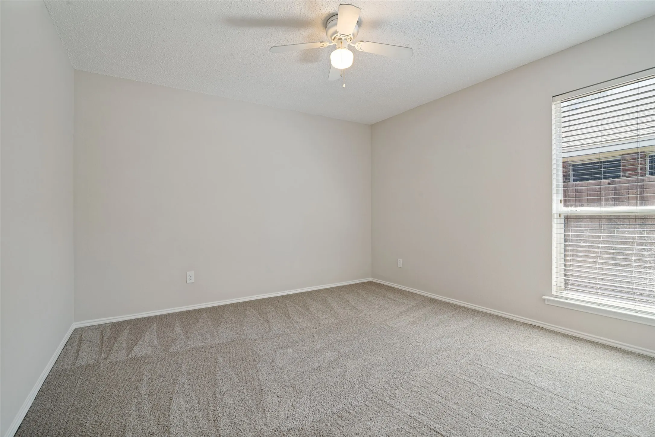 Single Family Residence For Sale in Dallas County , 7017 Travelers Crossing, Rowlett, Texas 75089, 3 Bedroom, 2 Bathroom, 2 Garage spaces, 2,285 Sqft, built in 2003, mls#21302700, Real Estate Agent in Rowlett, Homes For Sale in Dallas county, Homes For Sale in Rowlett, Realtor in Rowlett Texas, Real Estate Brokerage Independent Realty Texas, Luminita Cordes Realtor