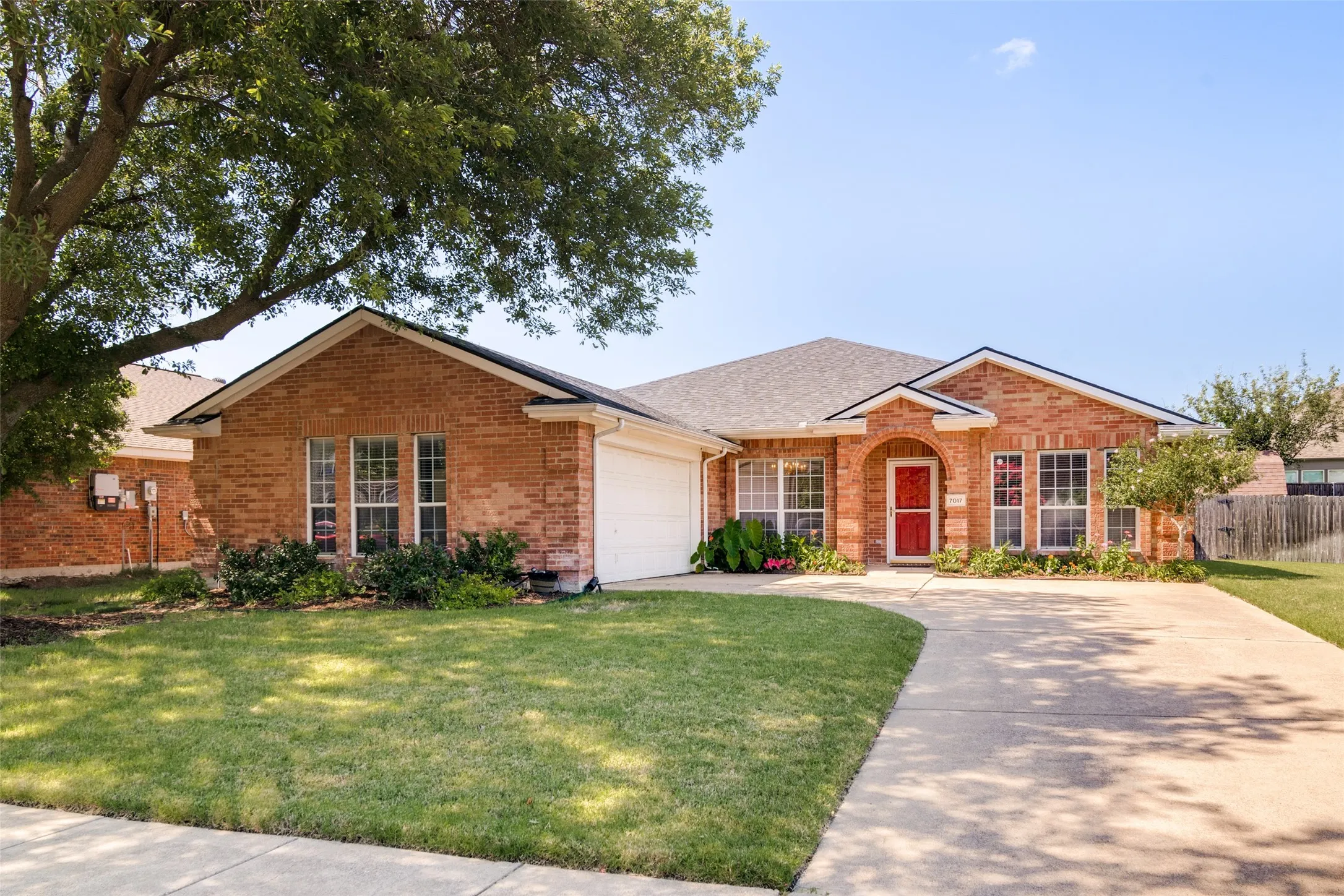 Single Family Residence For Sale in Dallas County , 7017 Travelers Crossing, Rowlett, Texas 75089, 3 Bedroom, 2 Bathroom, 2 Garage spaces, 2,285 Sqft, built in 2003, mls#21302700, Real Estate Agent in Rowlett, Homes For Sale in Dallas county, Homes For Sale in Rowlett, Realtor in Rowlett Texas, Real Estate Brokerage Independent Realty Texas, Luminita Cordes Realtor