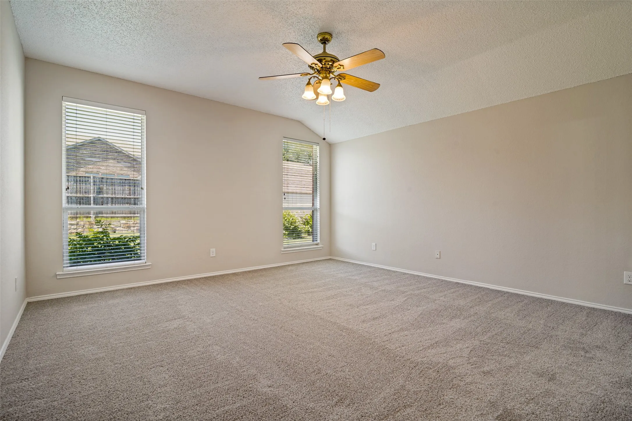 Single Family Residence For Sale in Dallas County , 7017 Travelers Crossing, Rowlett, Texas 75089, 3 Bedroom, 2 Bathroom, 2 Garage spaces, 2,285 Sqft, built in 2003, mls#21302700, Real Estate Agent in Rowlett, Homes For Sale in Dallas county, Homes For Sale in Rowlett, Realtor in Rowlett Texas, Real Estate Brokerage Independent Realty Texas, Luminita Cordes Realtor