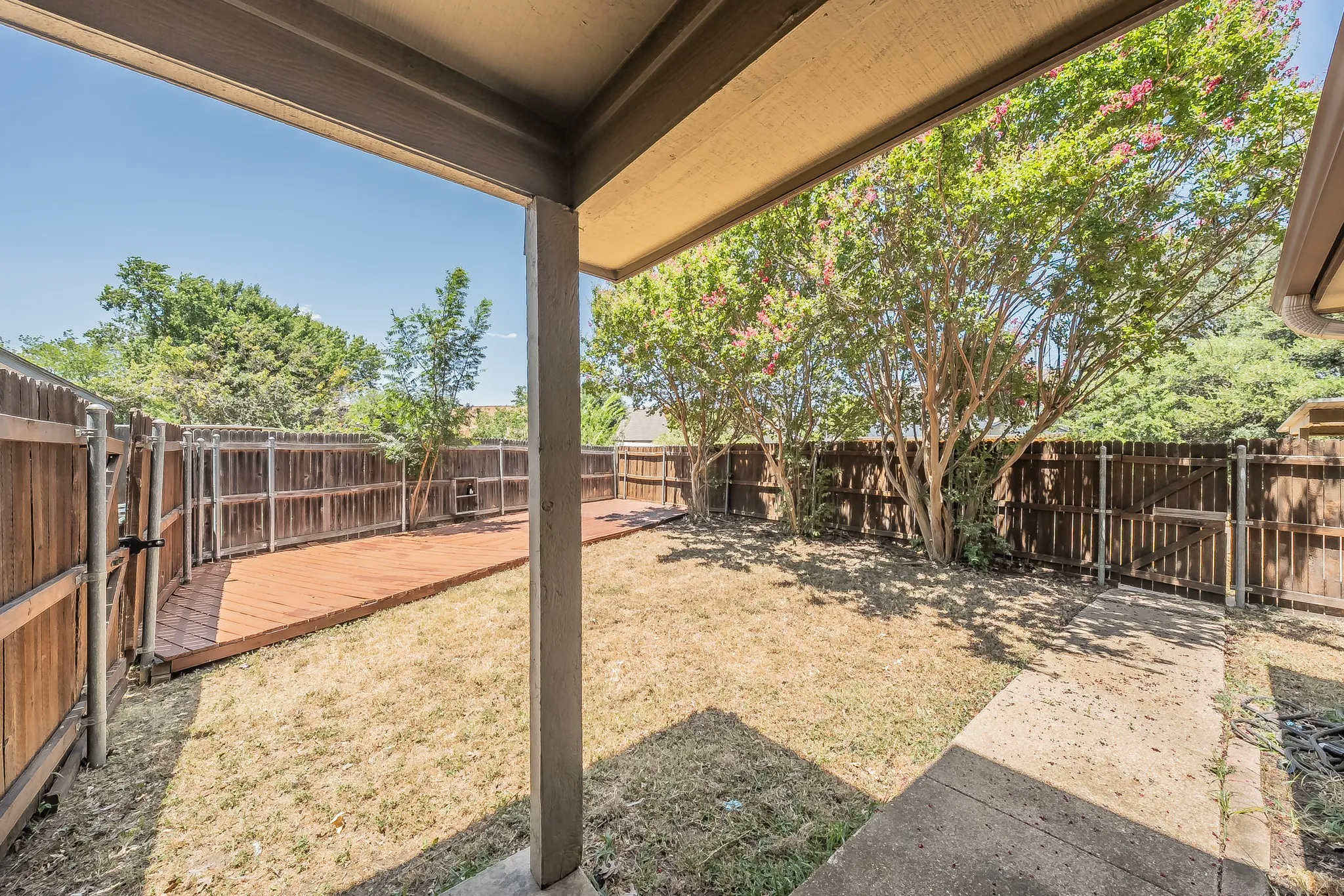 Duplex For Rent in Tarrant County , 6402 Valleybrooke Court, Arlington, Texas 76001, 3 Bedroom, 2 Bathroom, Garage spaces, 1,243 Sqft, built in 1987, mls#21302687, Real Estate Agent in Arlington, Homes For Rent in Tarrant county, Homes For Rent in Arlington, Realtor in Arlington Texas, Real Estate Brokerage Independent Realty Texas, Luminita Cordes Realtor