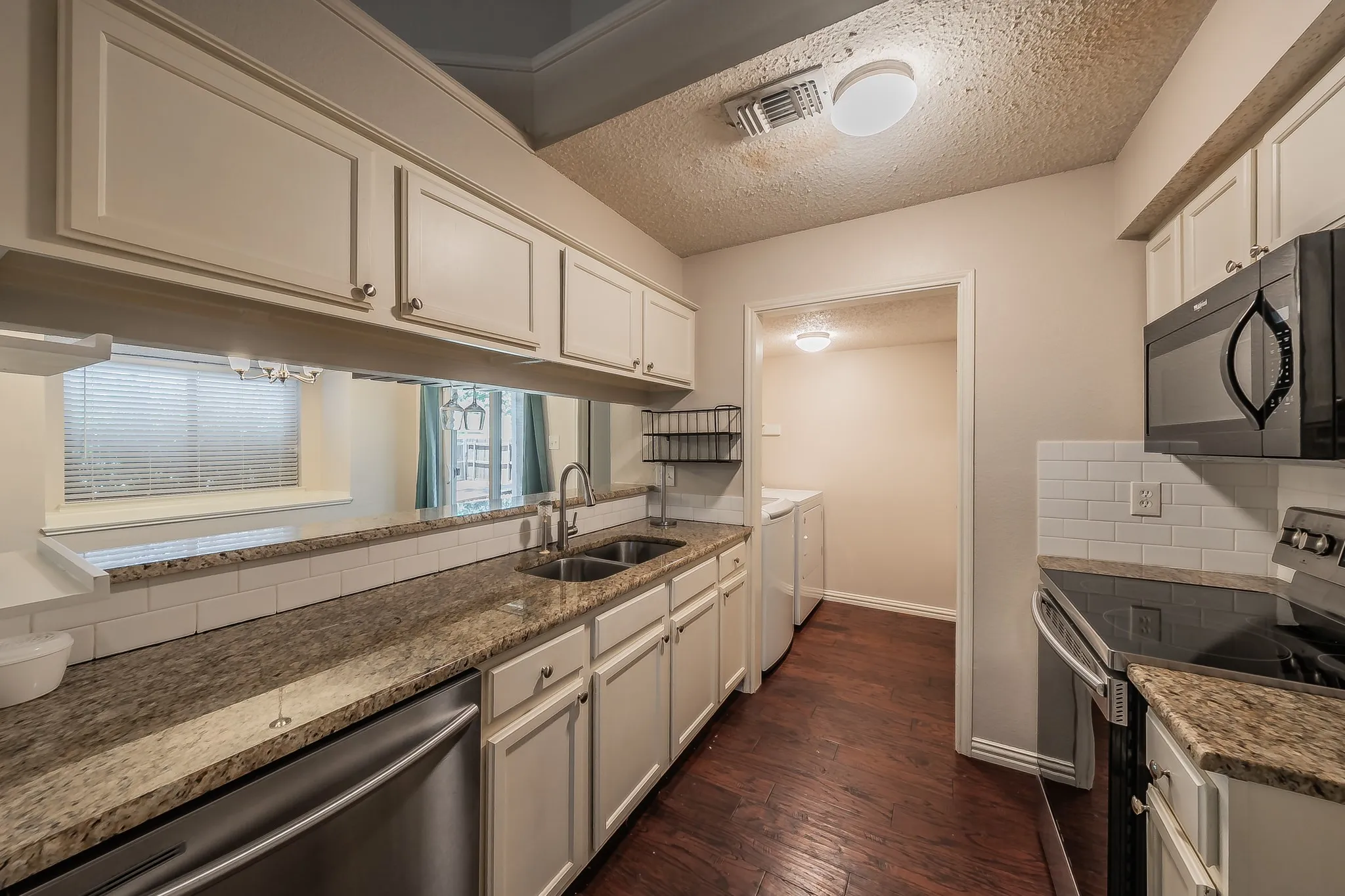 Duplex For Rent in Tarrant County , 6402 Valleybrooke Court, Arlington, Texas 76001, 3 Bedroom, 2 Bathroom, Garage spaces, 1,243 Sqft, built in 1987, mls#21302687, Real Estate Agent in Arlington, Homes For Rent in Tarrant county, Homes For Rent in Arlington, Realtor in Arlington Texas, Real Estate Brokerage Independent Realty Texas, Luminita Cordes Realtor