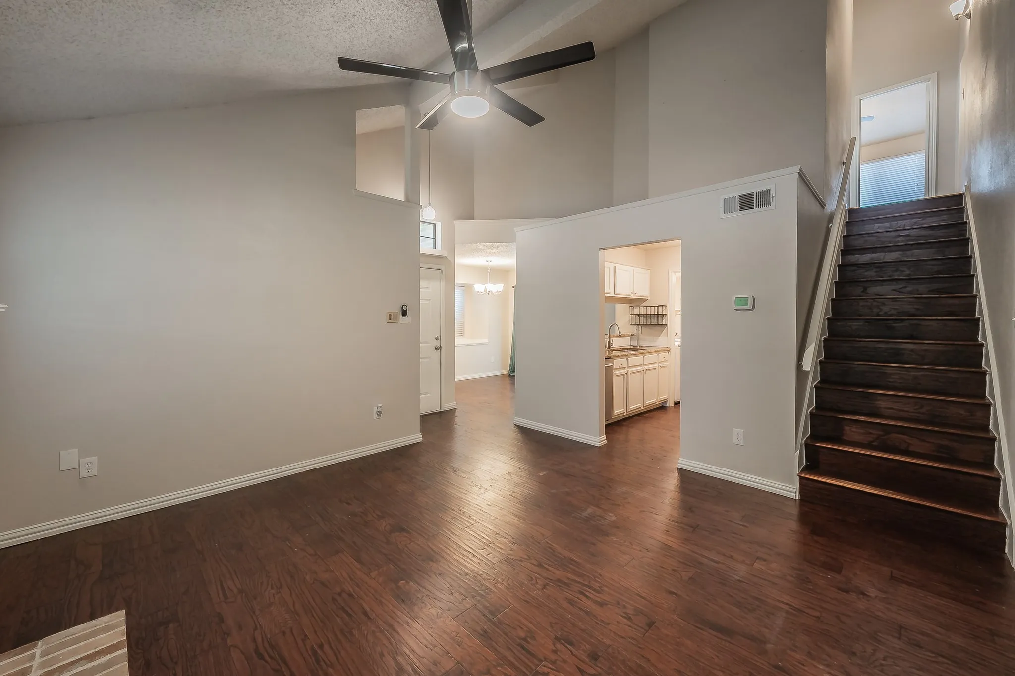 Duplex For Rent in Tarrant County , 6402 Valleybrooke Court, Arlington, Texas 76001, 3 Bedroom, 2 Bathroom, Garage spaces, 1,243 Sqft, built in 1987, mls#21302687, Real Estate Agent in Arlington, Homes For Rent in Tarrant county, Homes For Rent in Arlington, Realtor in Arlington Texas, Real Estate Brokerage Independent Realty Texas, Luminita Cordes Realtor