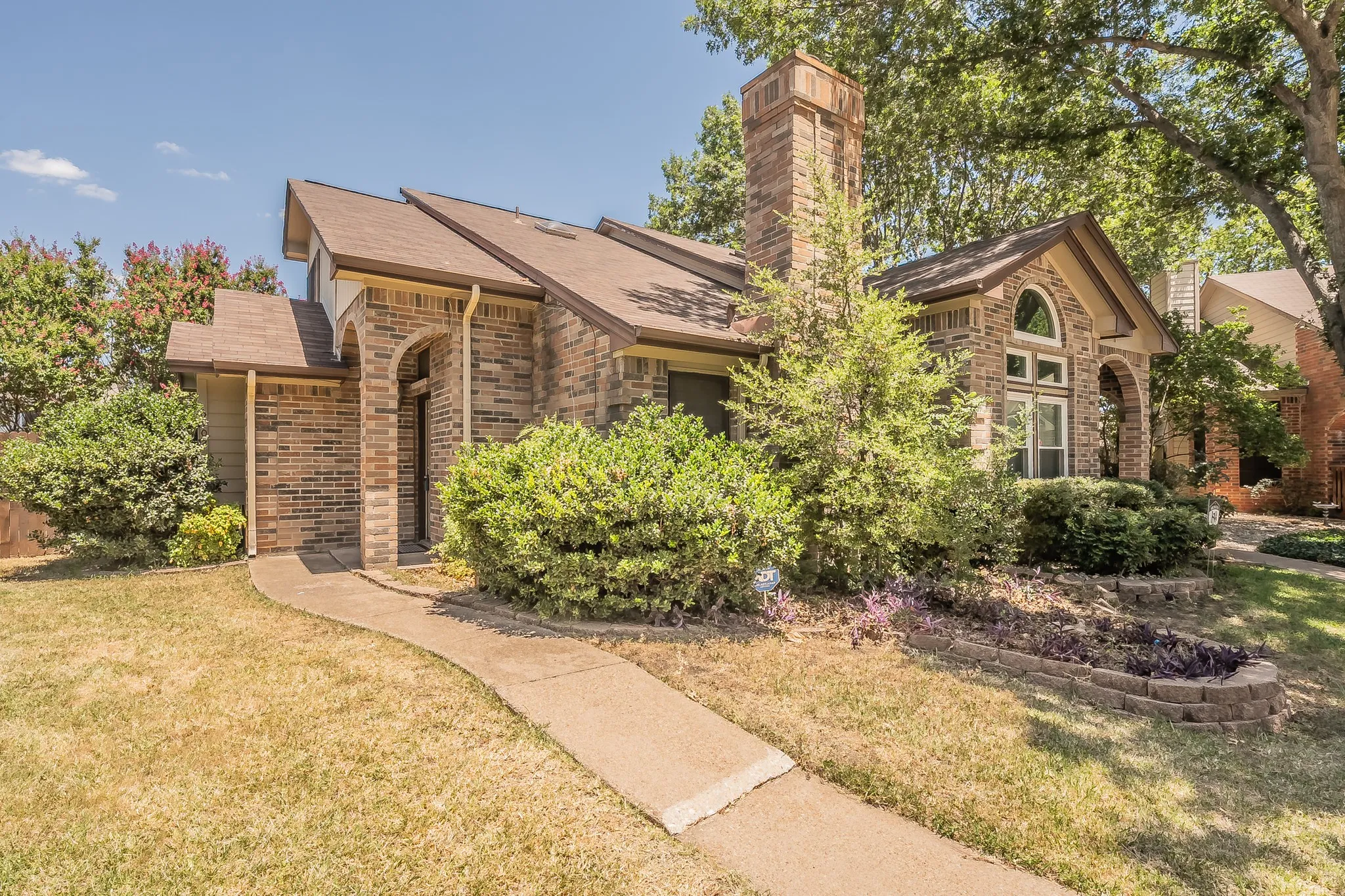 Duplex For Rent in Tarrant County , 6402 Valleybrooke Court, Arlington, Texas 76001, 3 Bedroom, 2 Bathroom, Garage spaces, 1,243 Sqft, built in 1987, mls#21302687, Real Estate Agent in Arlington, Homes For Rent in Tarrant county, Homes For Rent in Arlington, Realtor in Arlington Texas, Real Estate Brokerage Independent Realty Texas, Luminita Cordes Realtor