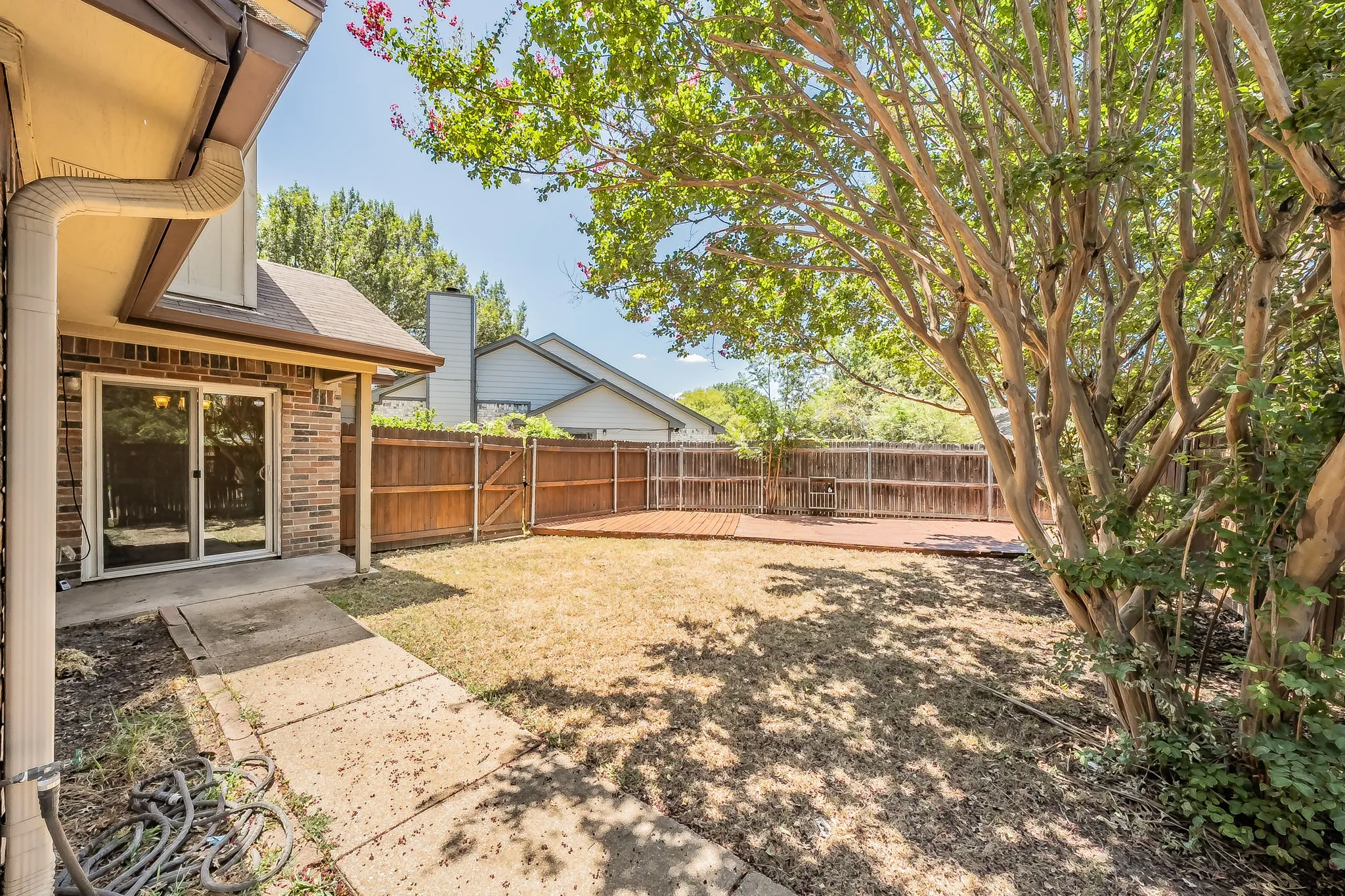 Duplex For Rent in Tarrant County , 6402 Valleybrooke Court, Arlington, Texas 76001, 3 Bedroom, 2 Bathroom, Garage spaces, 1,243 Sqft, built in 1987, mls#21302687, Real Estate Agent in Arlington, Homes For Rent in Tarrant county, Homes For Rent in Arlington, Realtor in Arlington Texas, Real Estate Brokerage Independent Realty Texas, Luminita Cordes Realtor